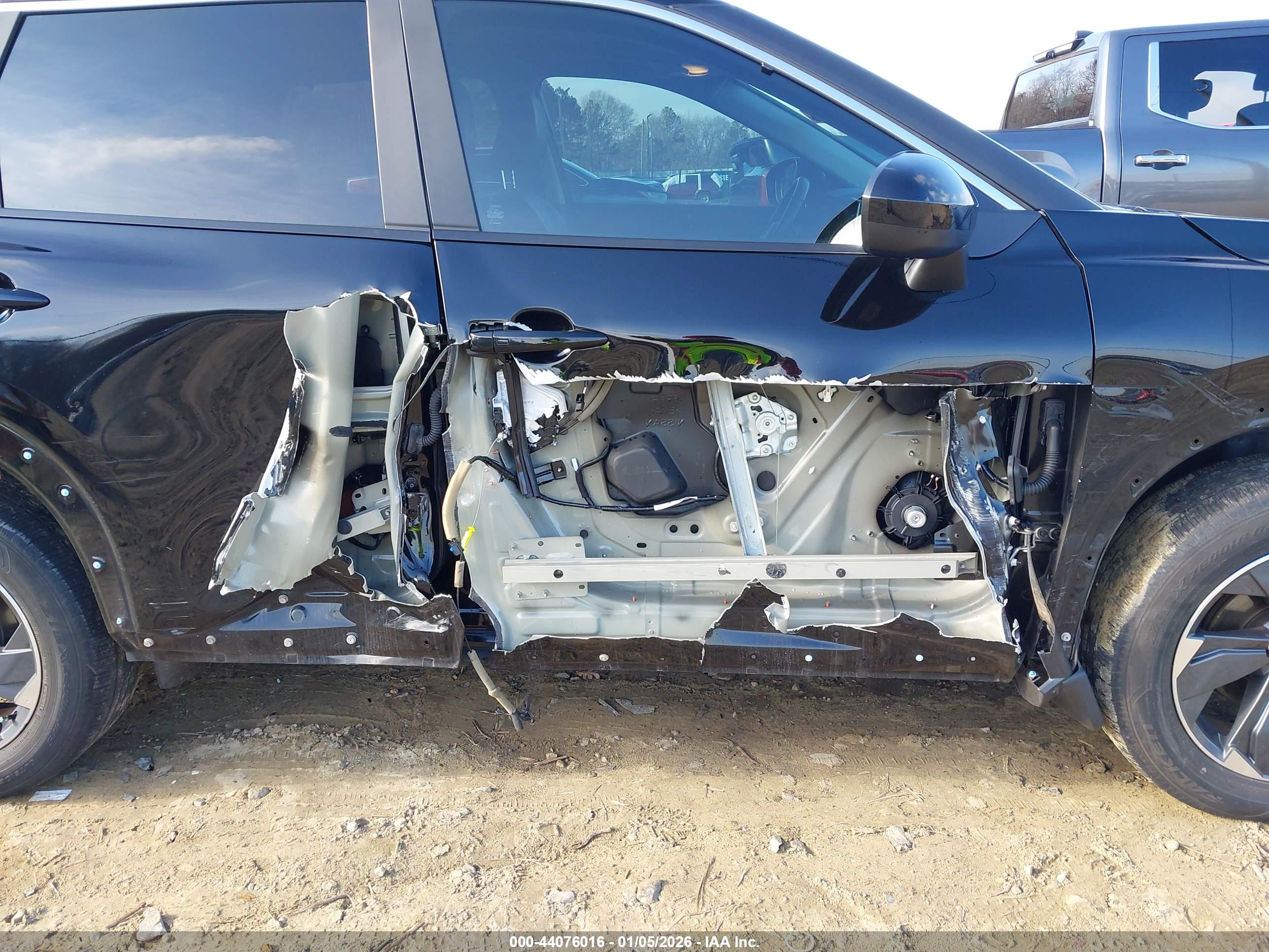 NISSAN ROGUE image 6