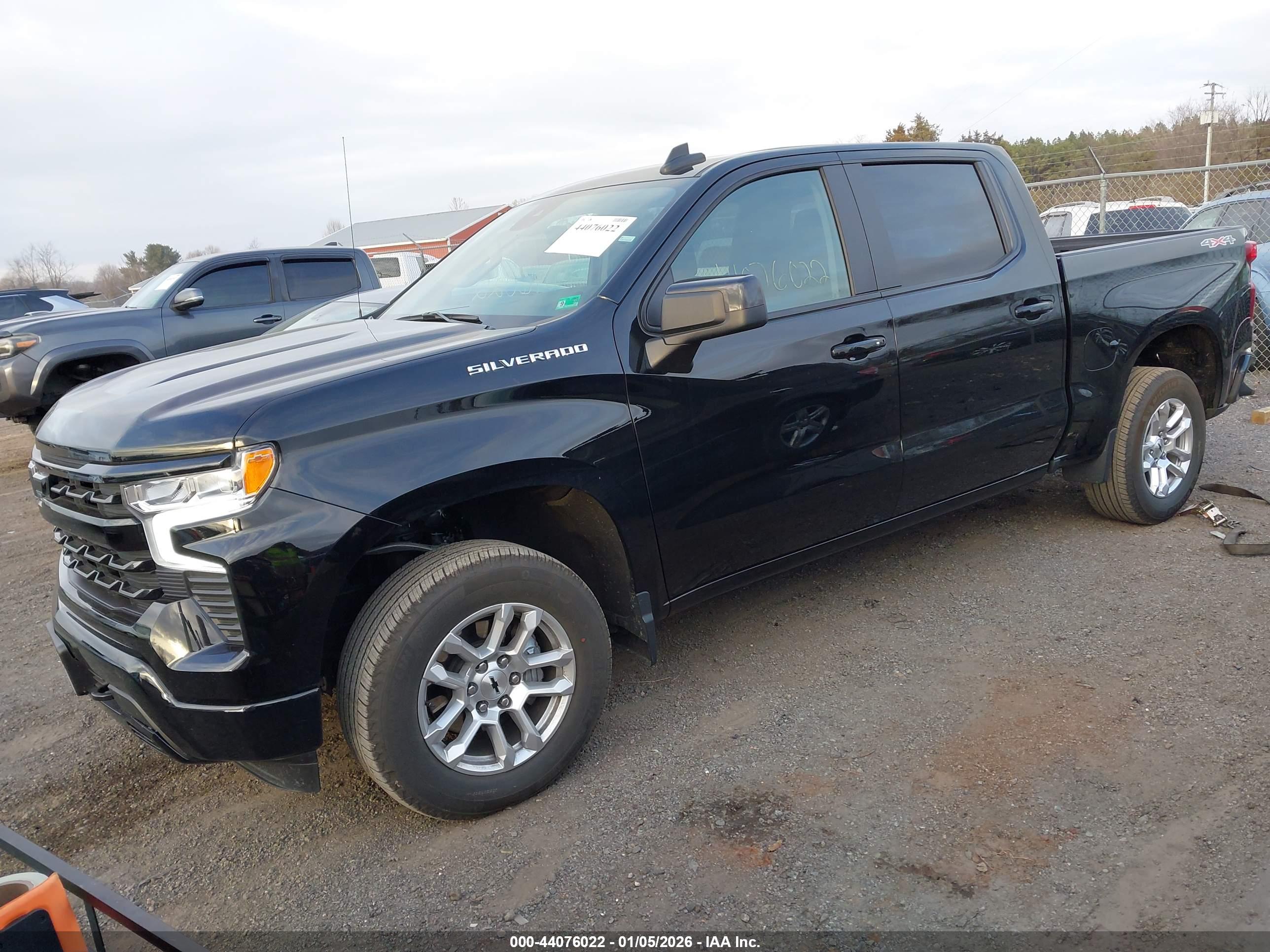 CHEVROLET SILVERADO image 2