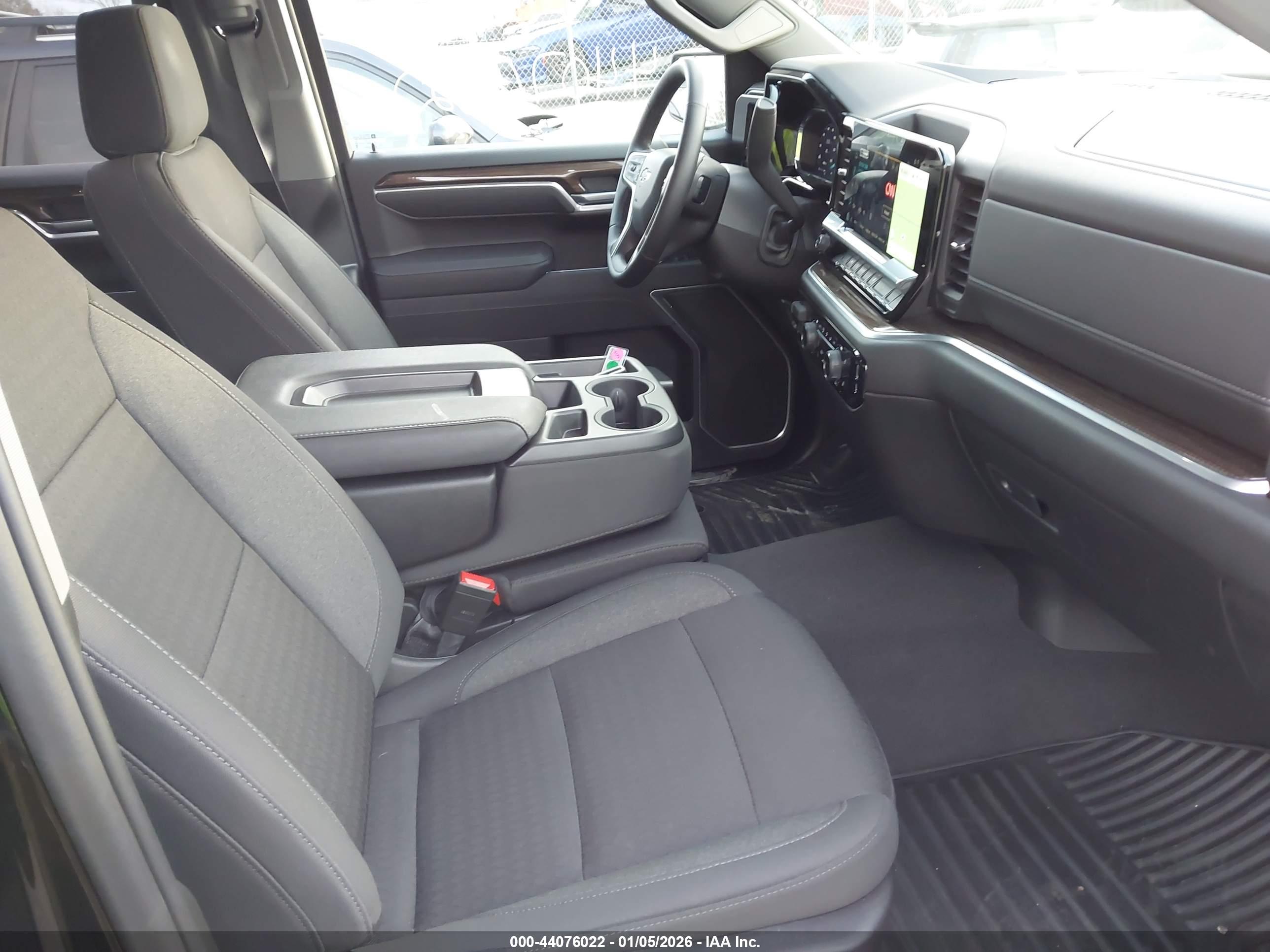 CHEVROLET SILVERADO image 5
