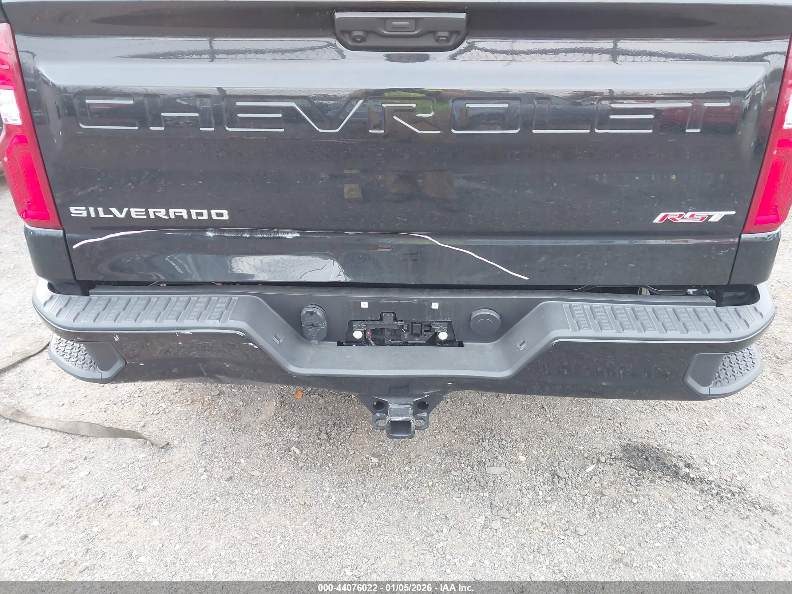 CHEVROLET SILVERADO image 6