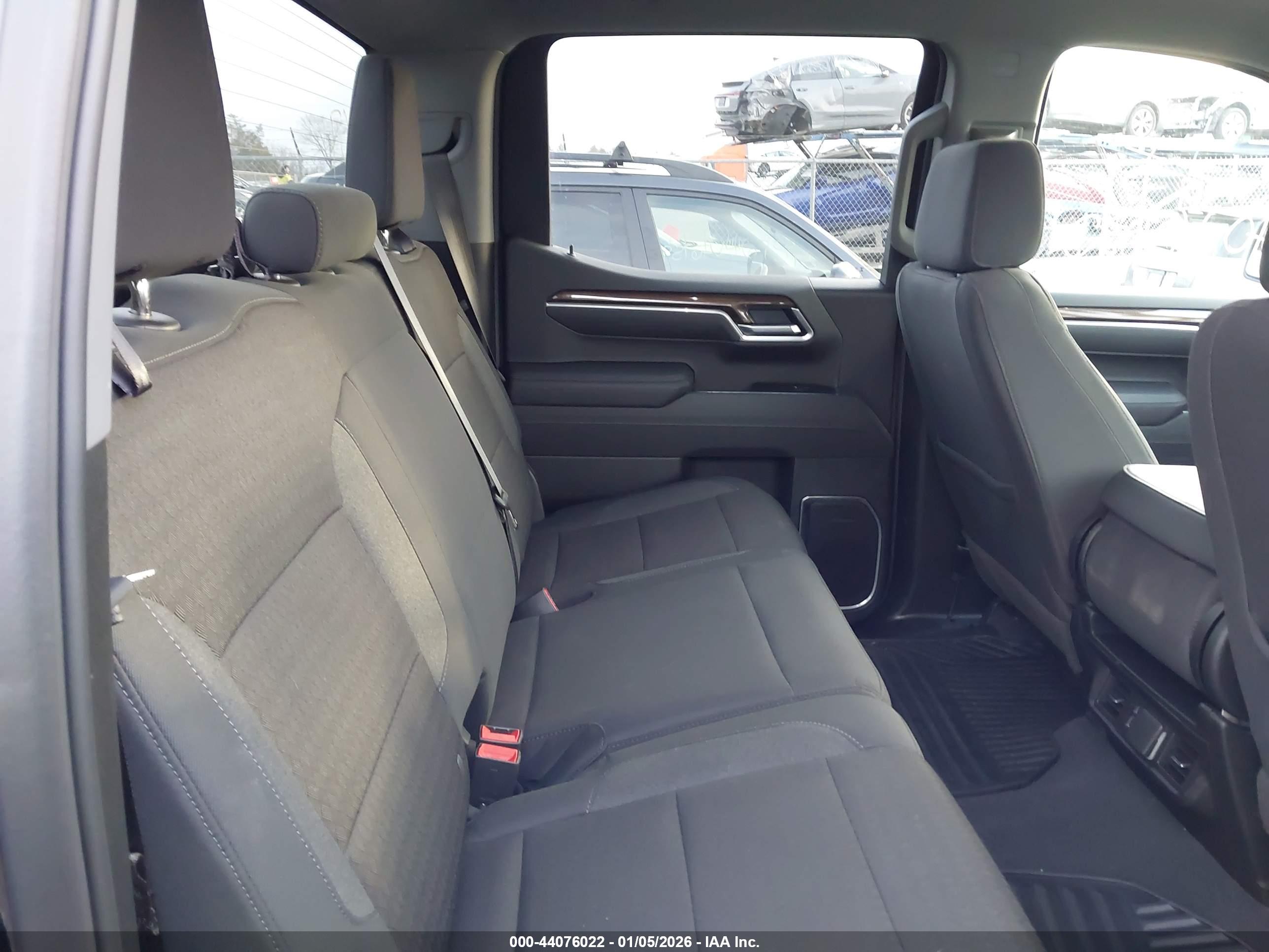CHEVROLET SILVERADO image 8