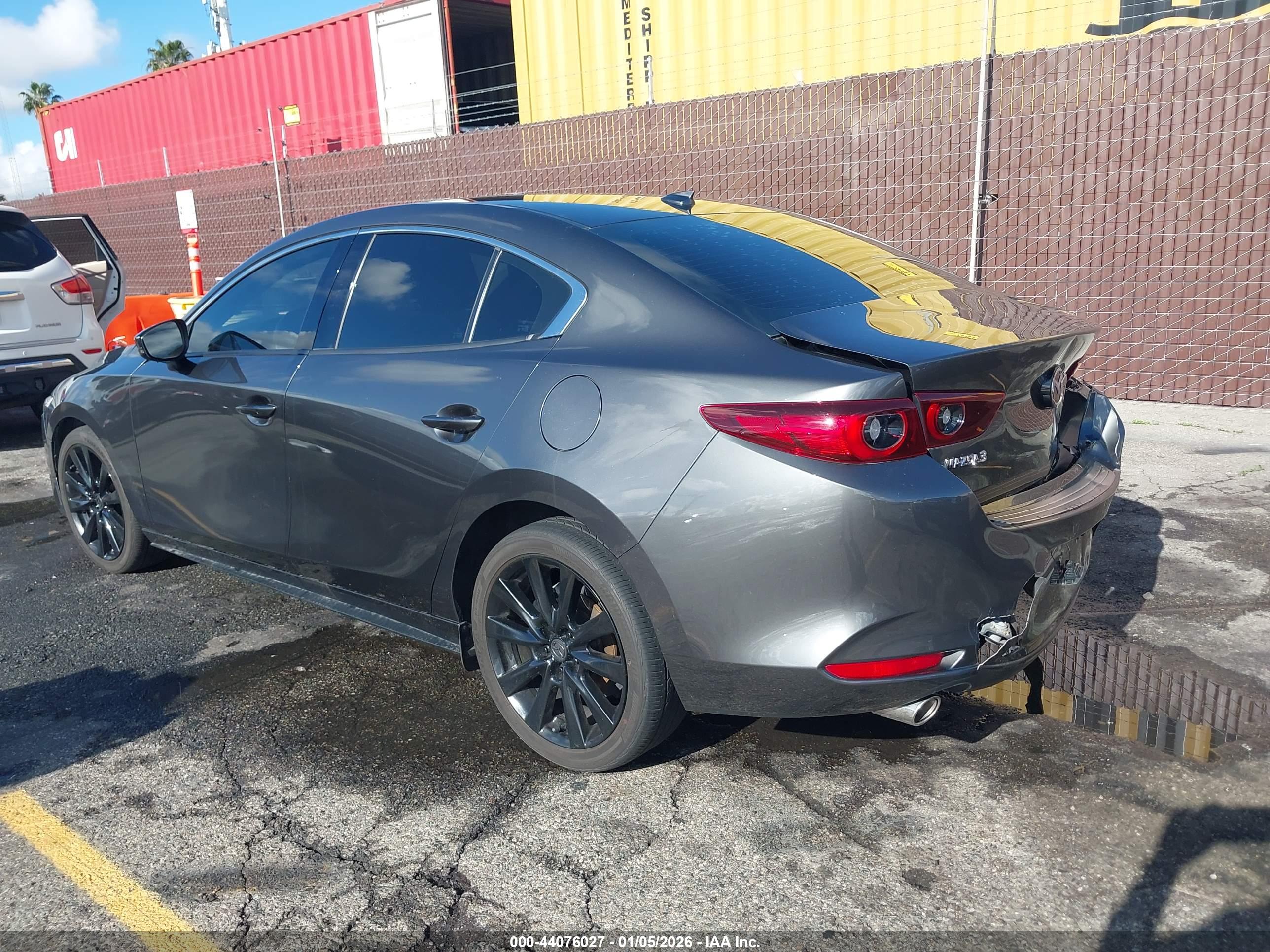 MAZDA MAZDA3 image 3