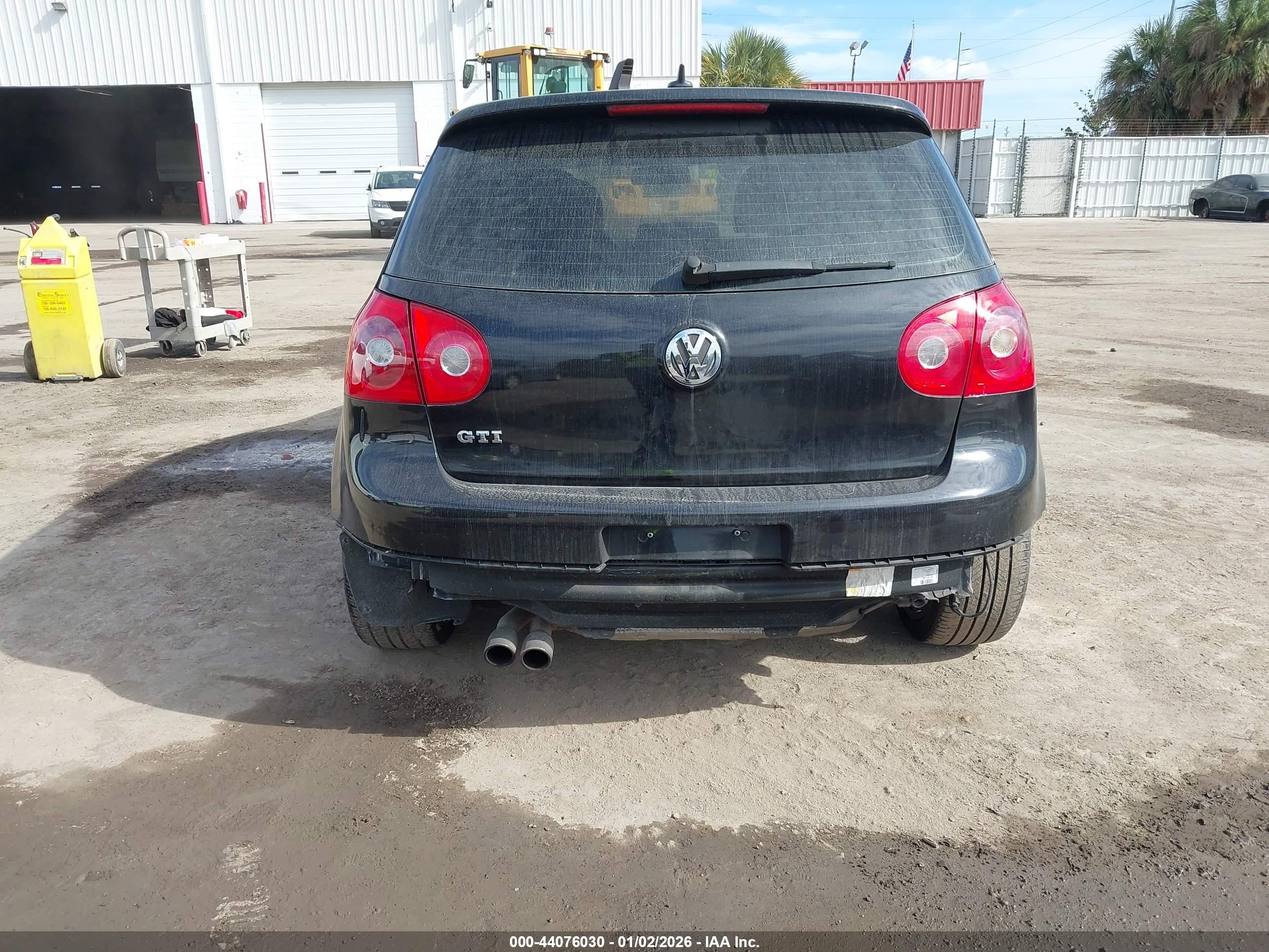 VOLKSWAGEN GTI image 6