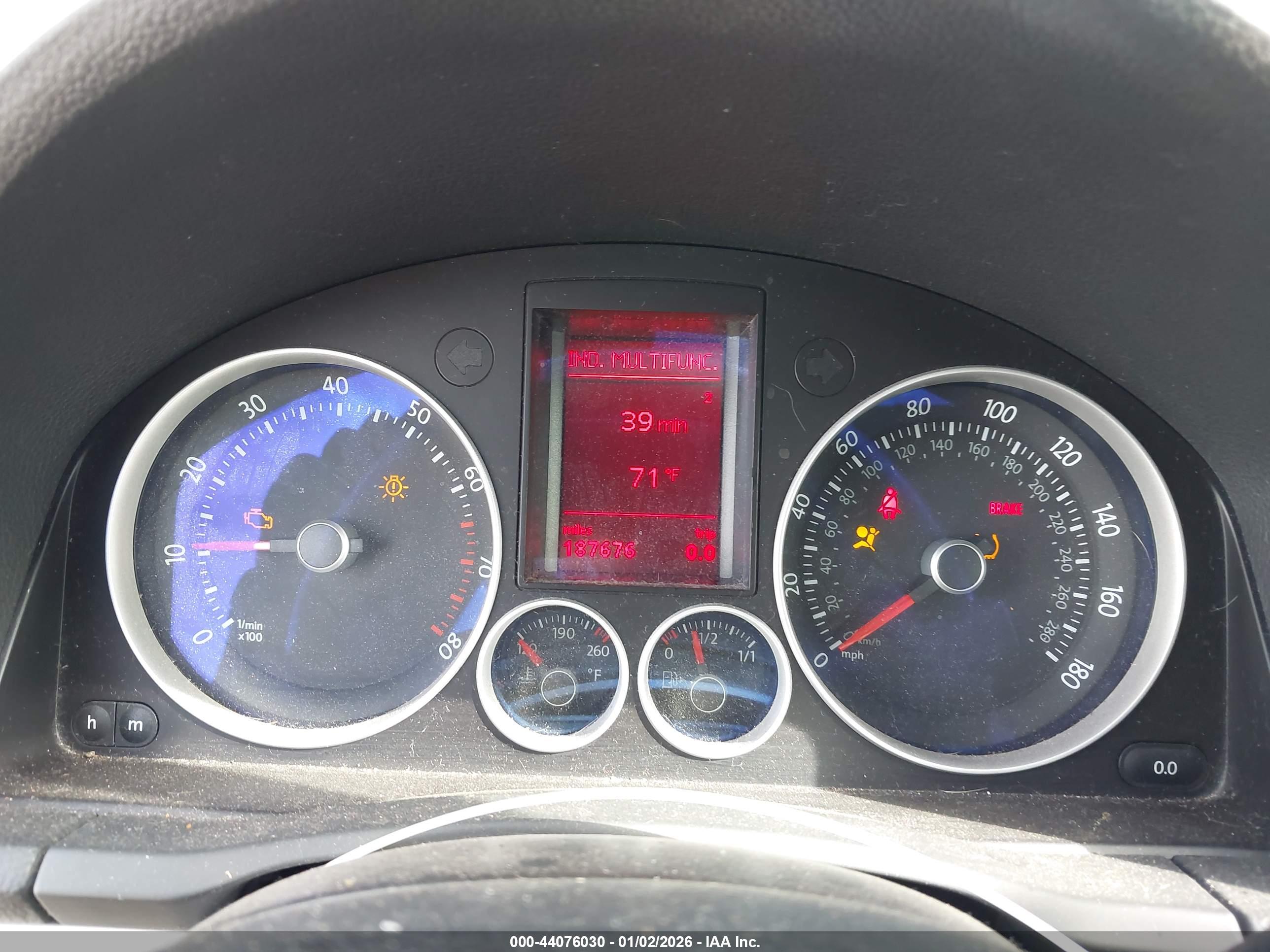 VOLKSWAGEN GTI image 7