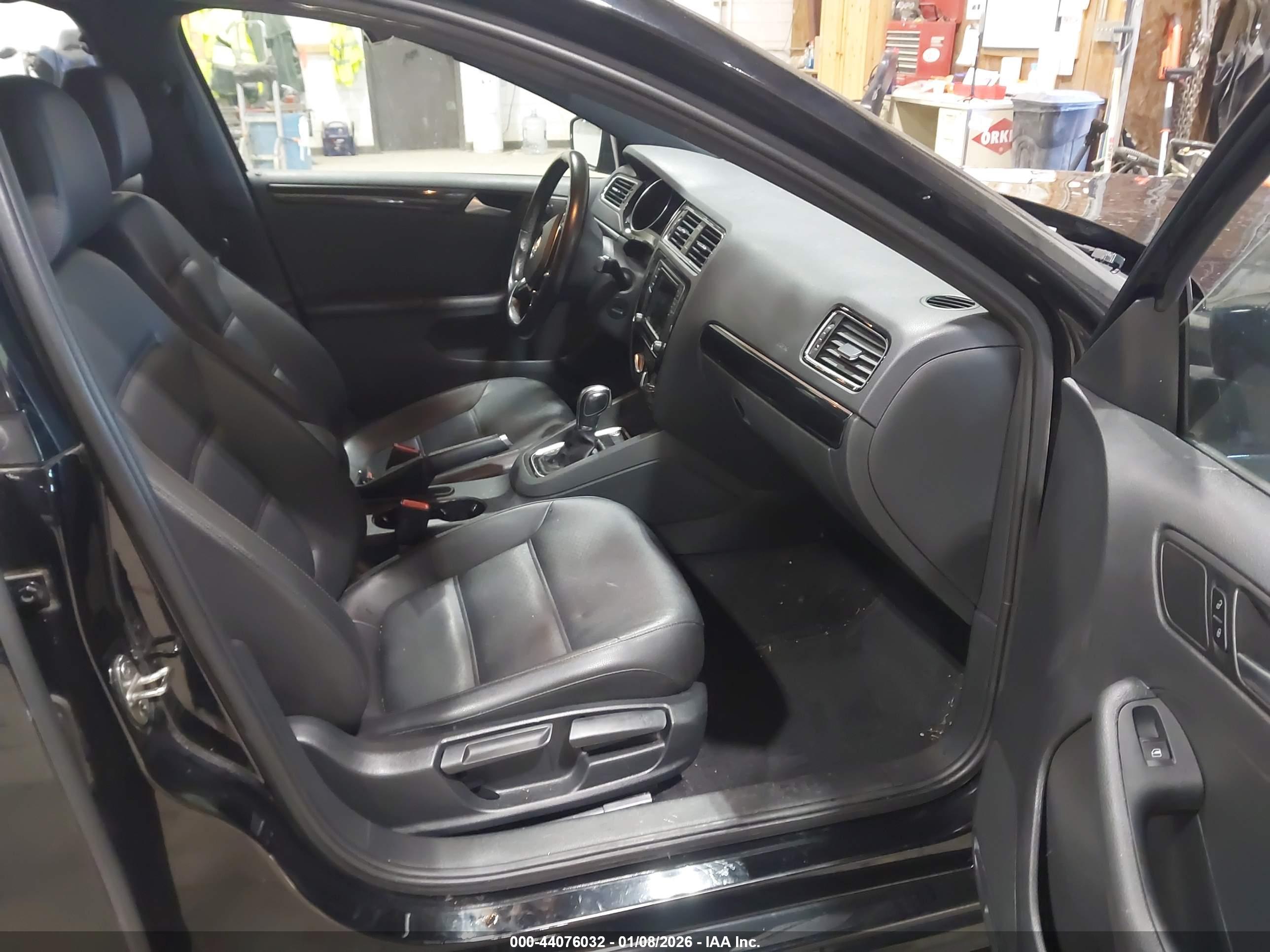 VOLKSWAGEN JETTA image 5