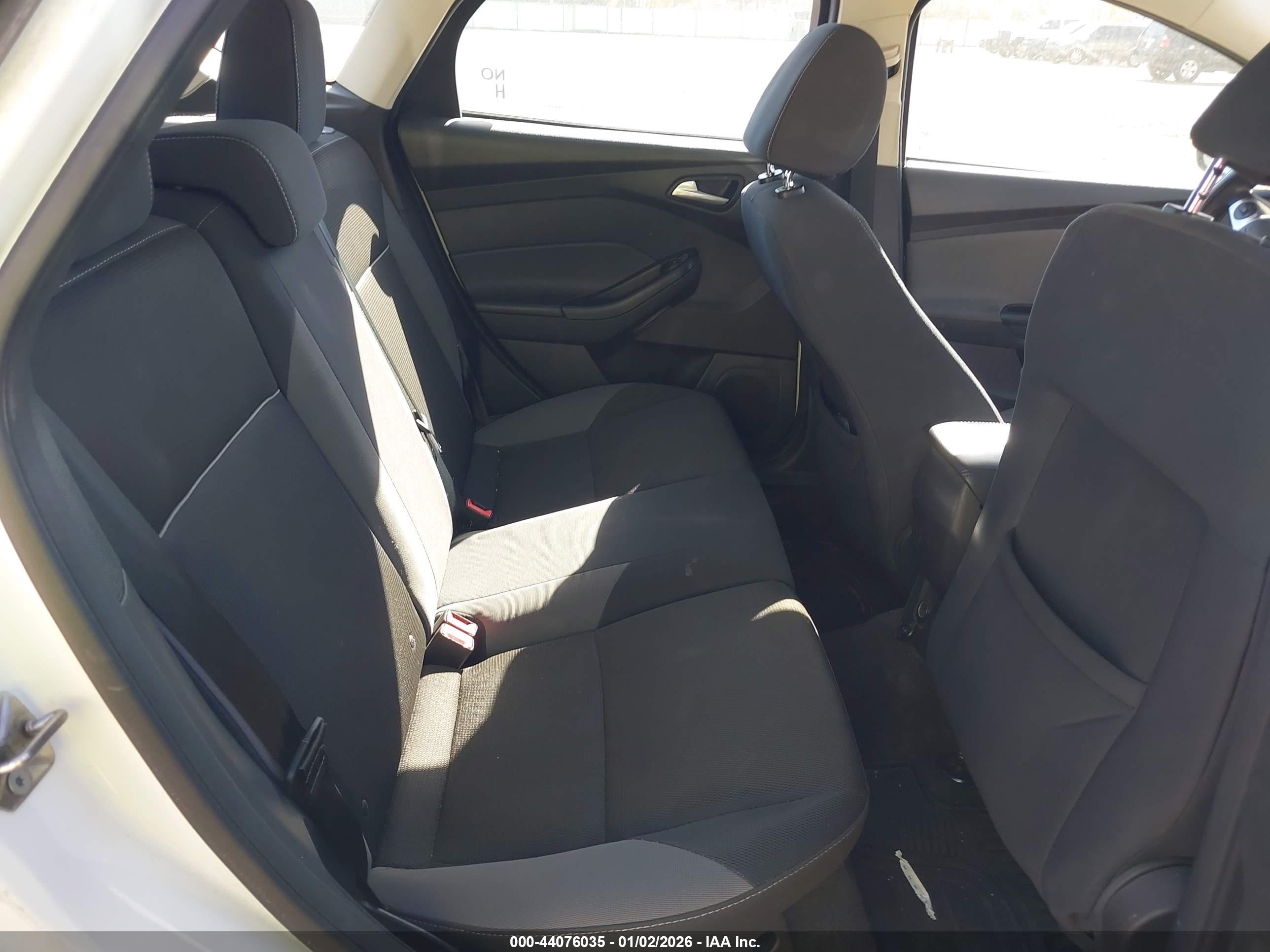 FORD FOCUS image 8