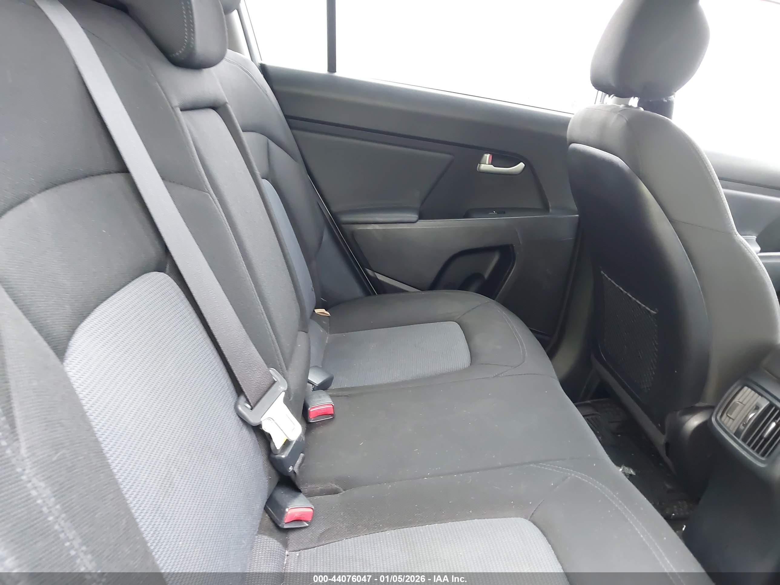 KIA SPORTAGE image 8