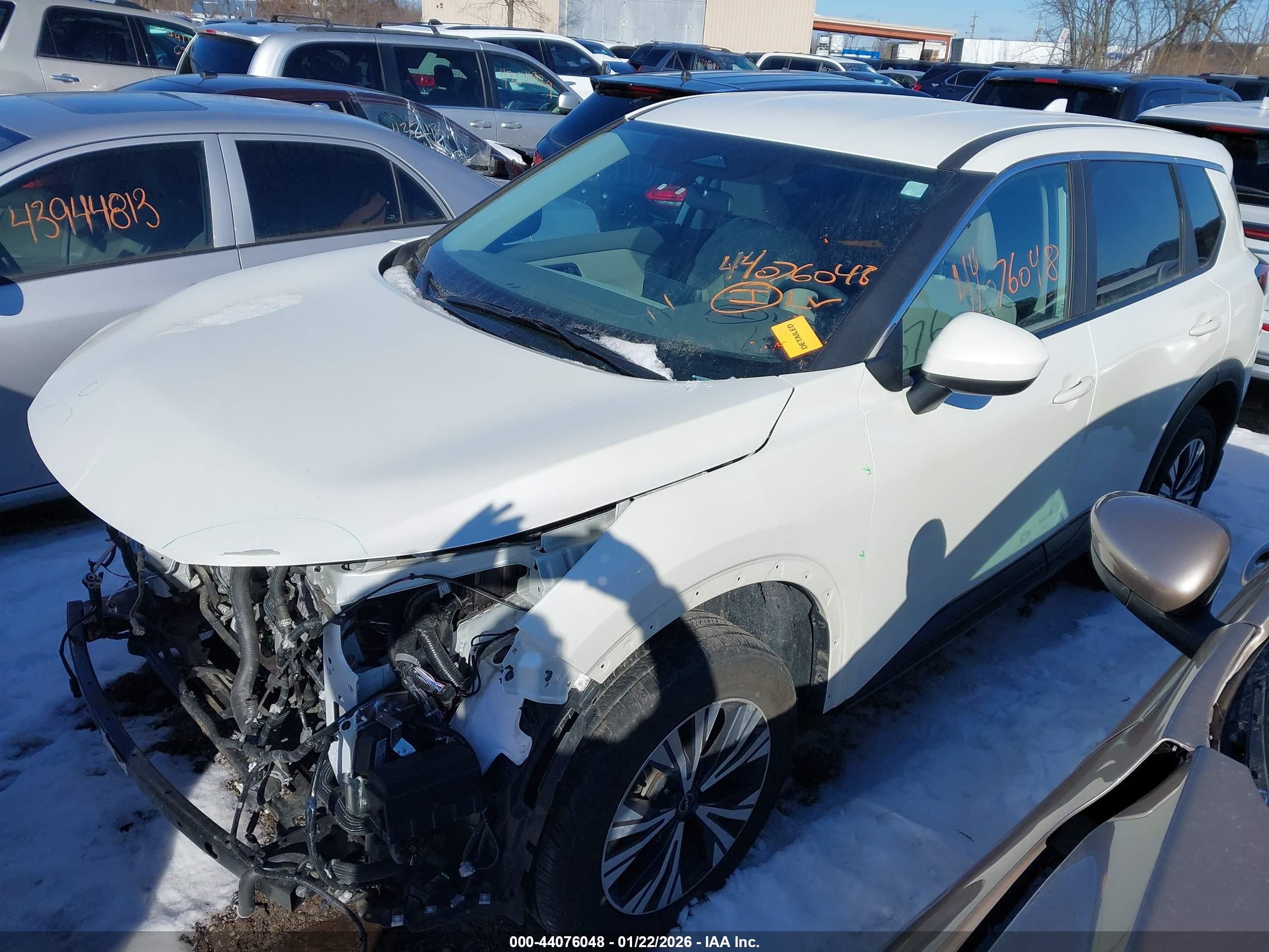 NISSAN ROGUE image 2