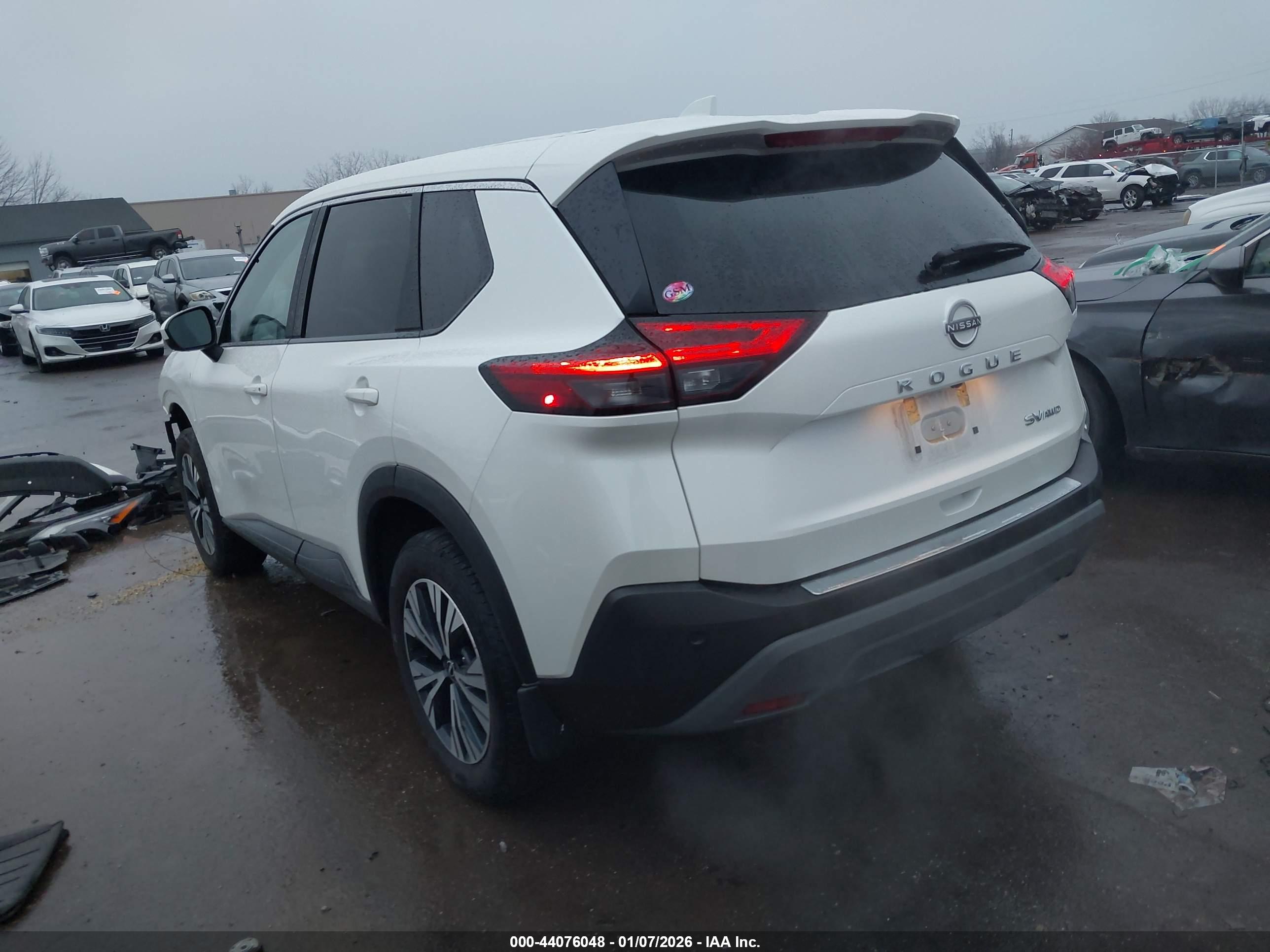 NISSAN ROGUE image 3