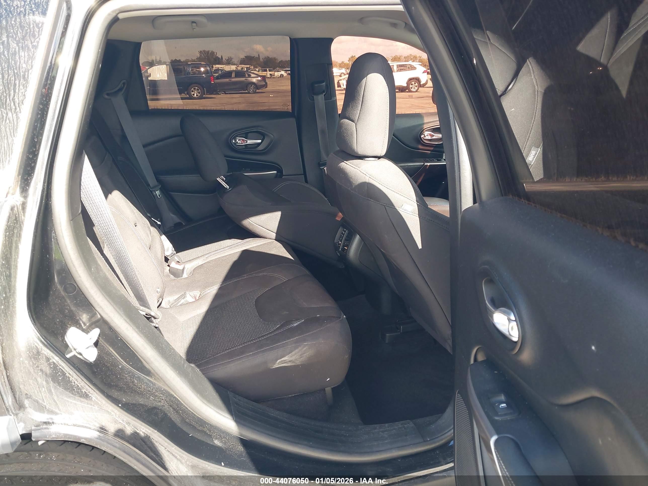 JEEP CHEROKEE image 8