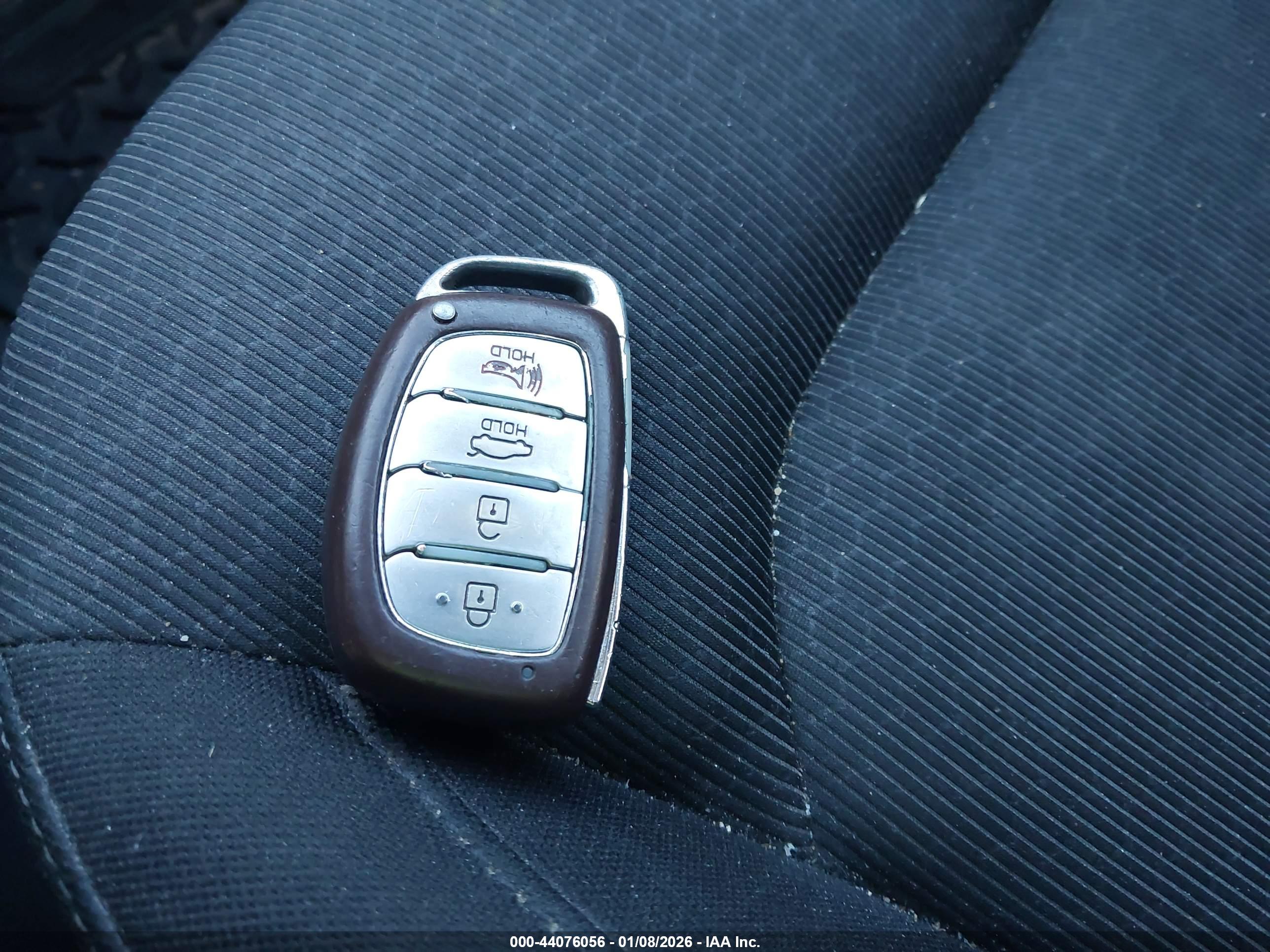 HYUNDAI ELANTRA image 11