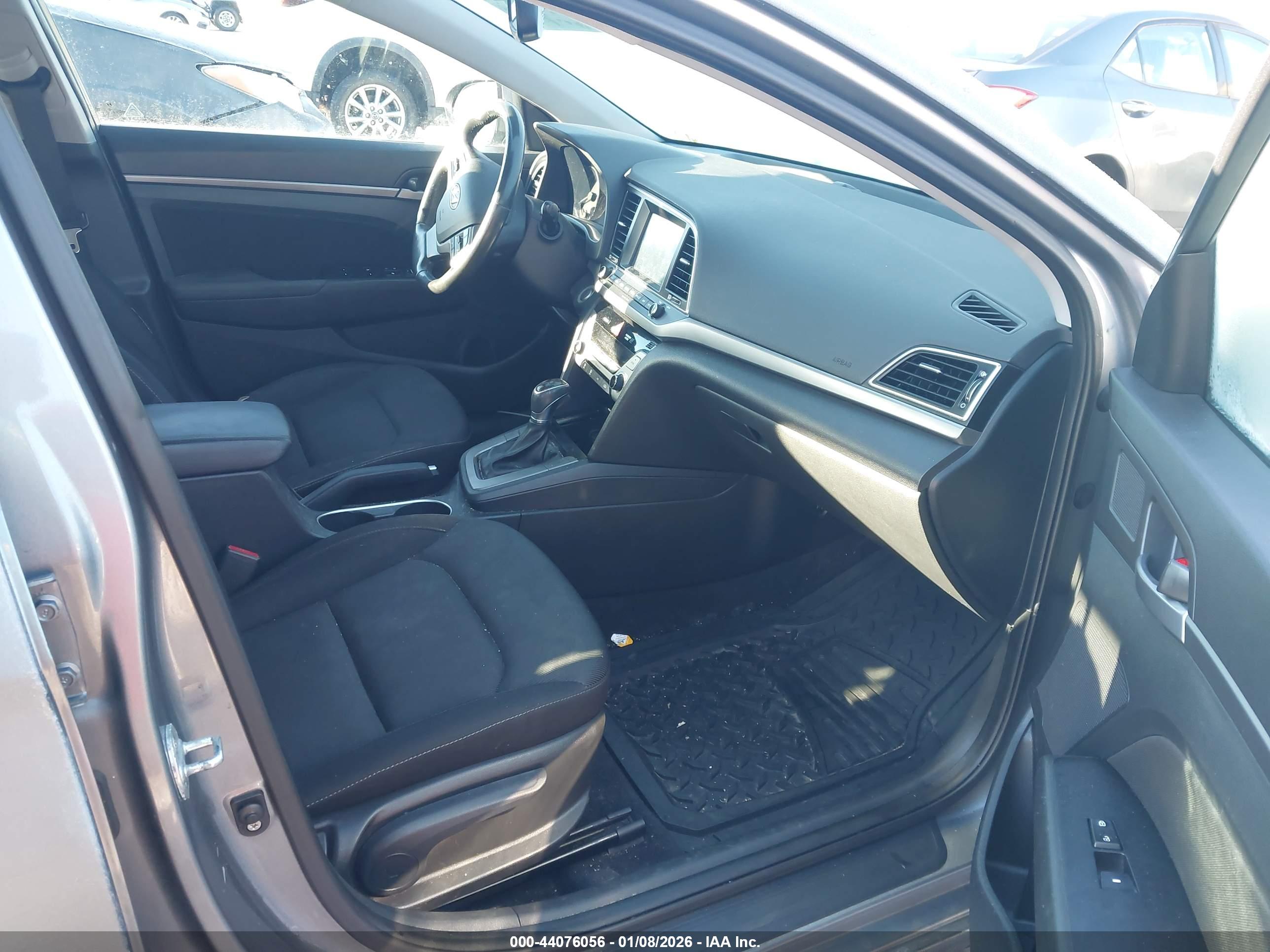HYUNDAI ELANTRA image 5
