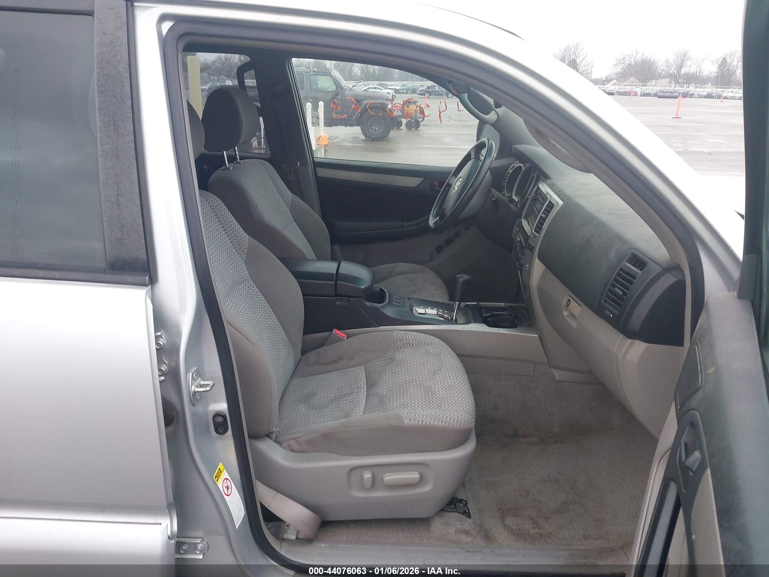 TOYOTA 4RUNNER image 5