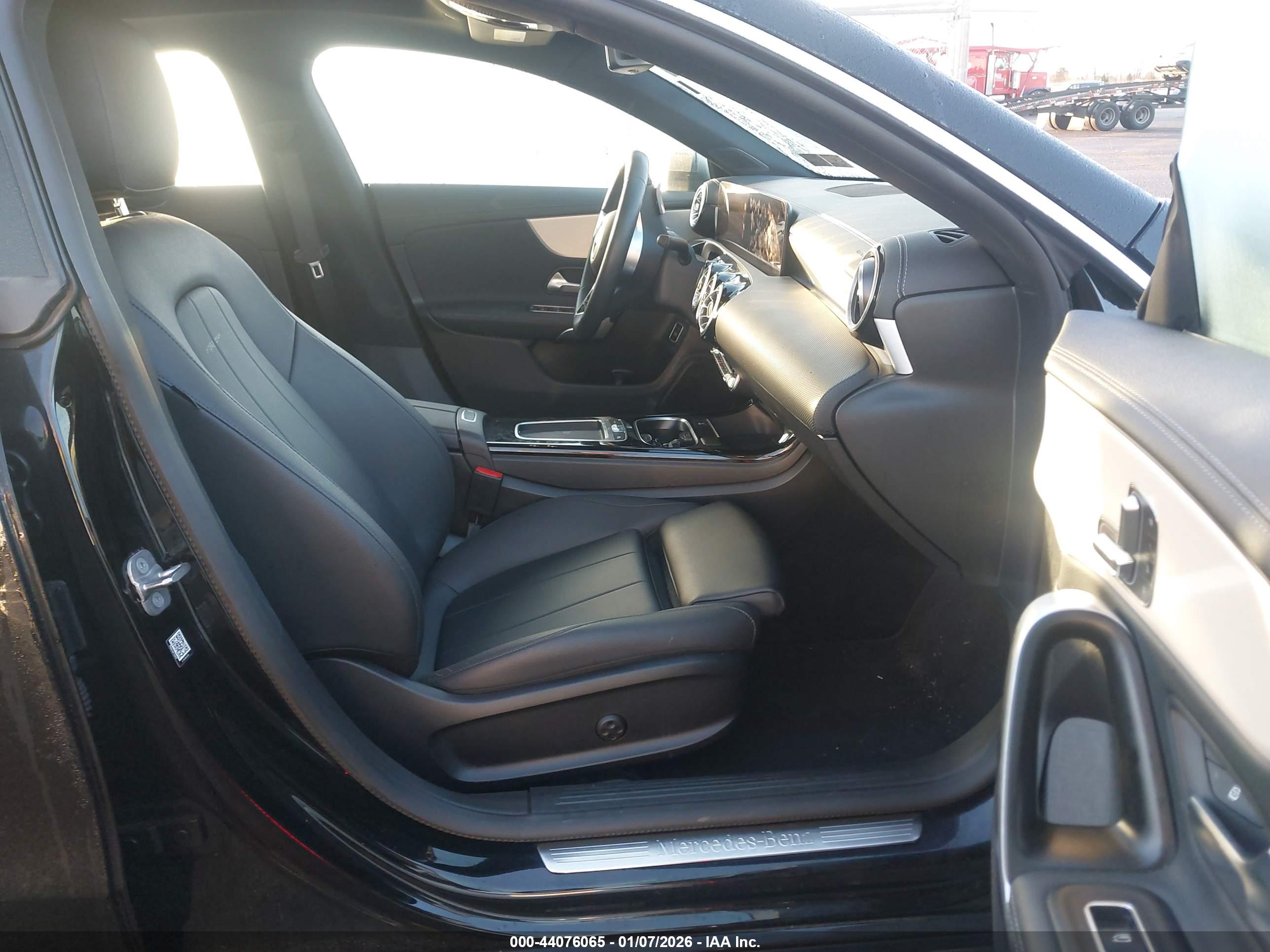 MERCEDES-BENZ CLA image 5