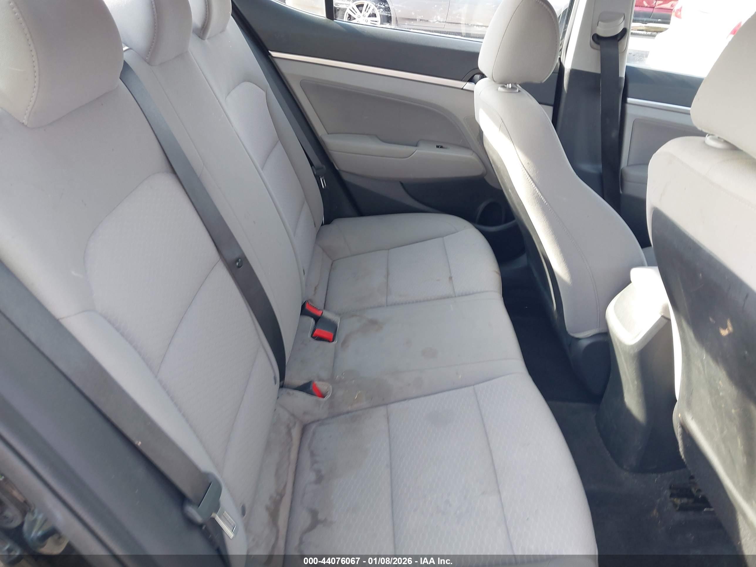 HYUNDAI ELANTRA image 8