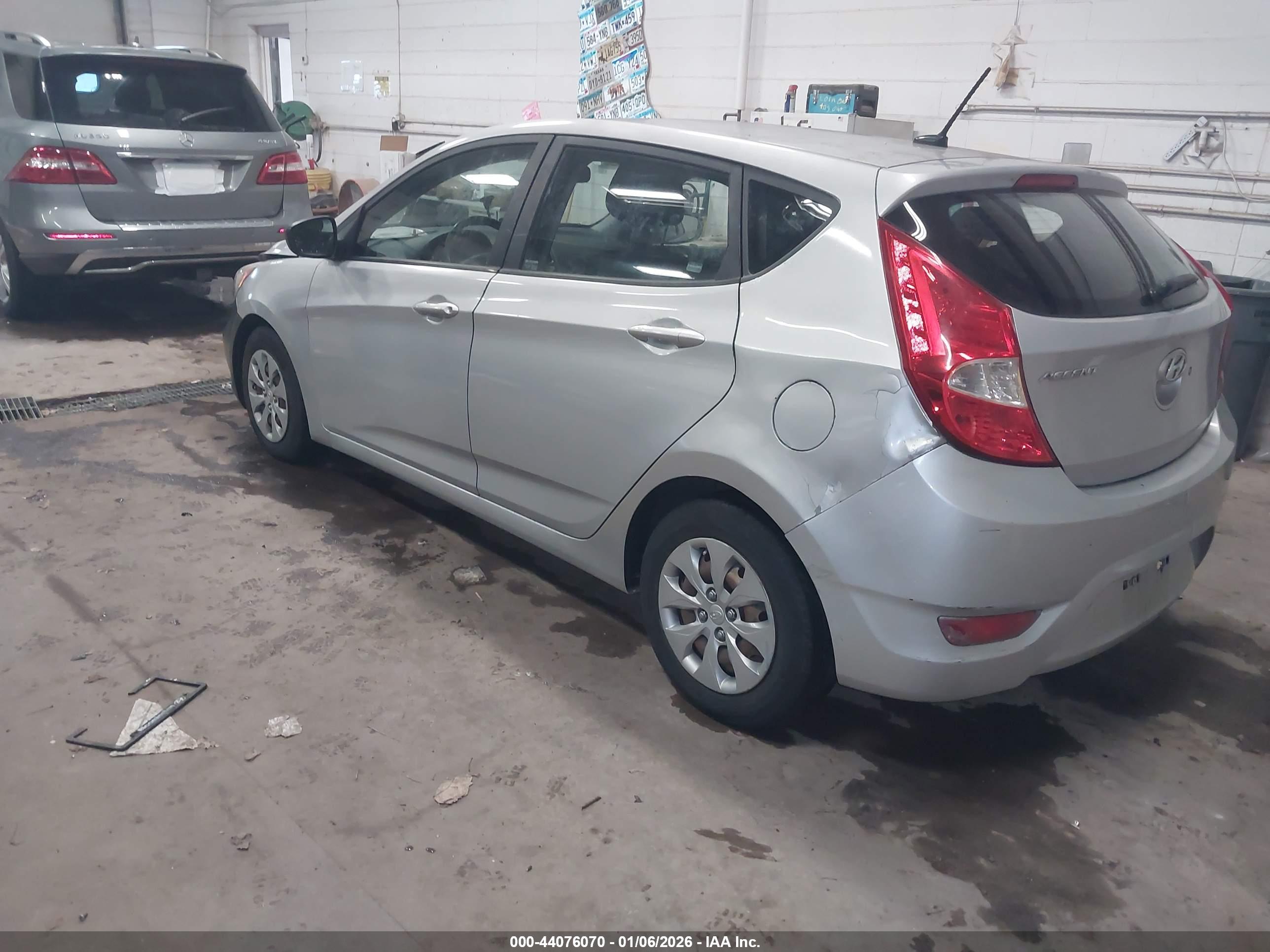 HYUNDAI ACCENT image 3