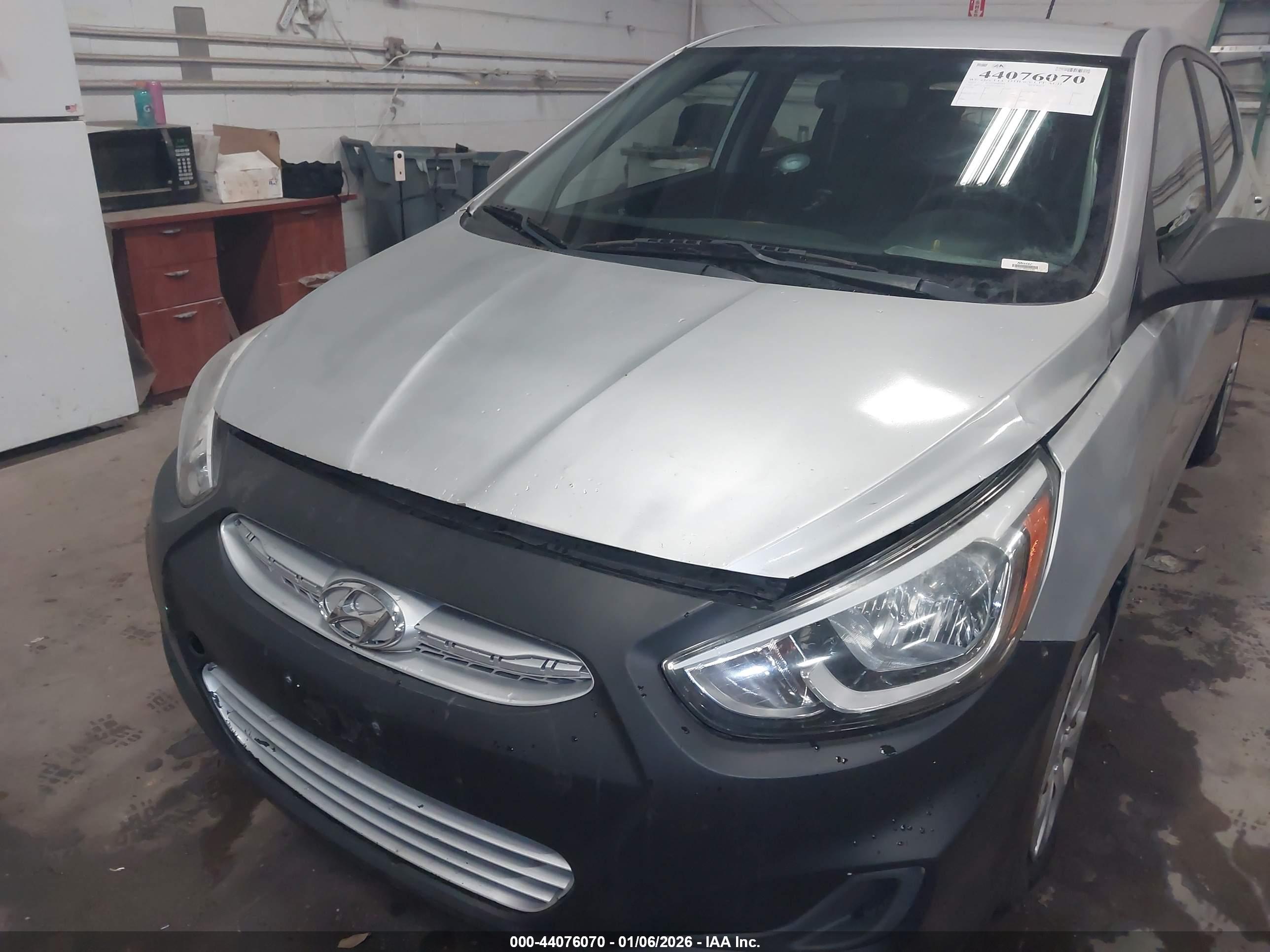 HYUNDAI ACCENT image 6