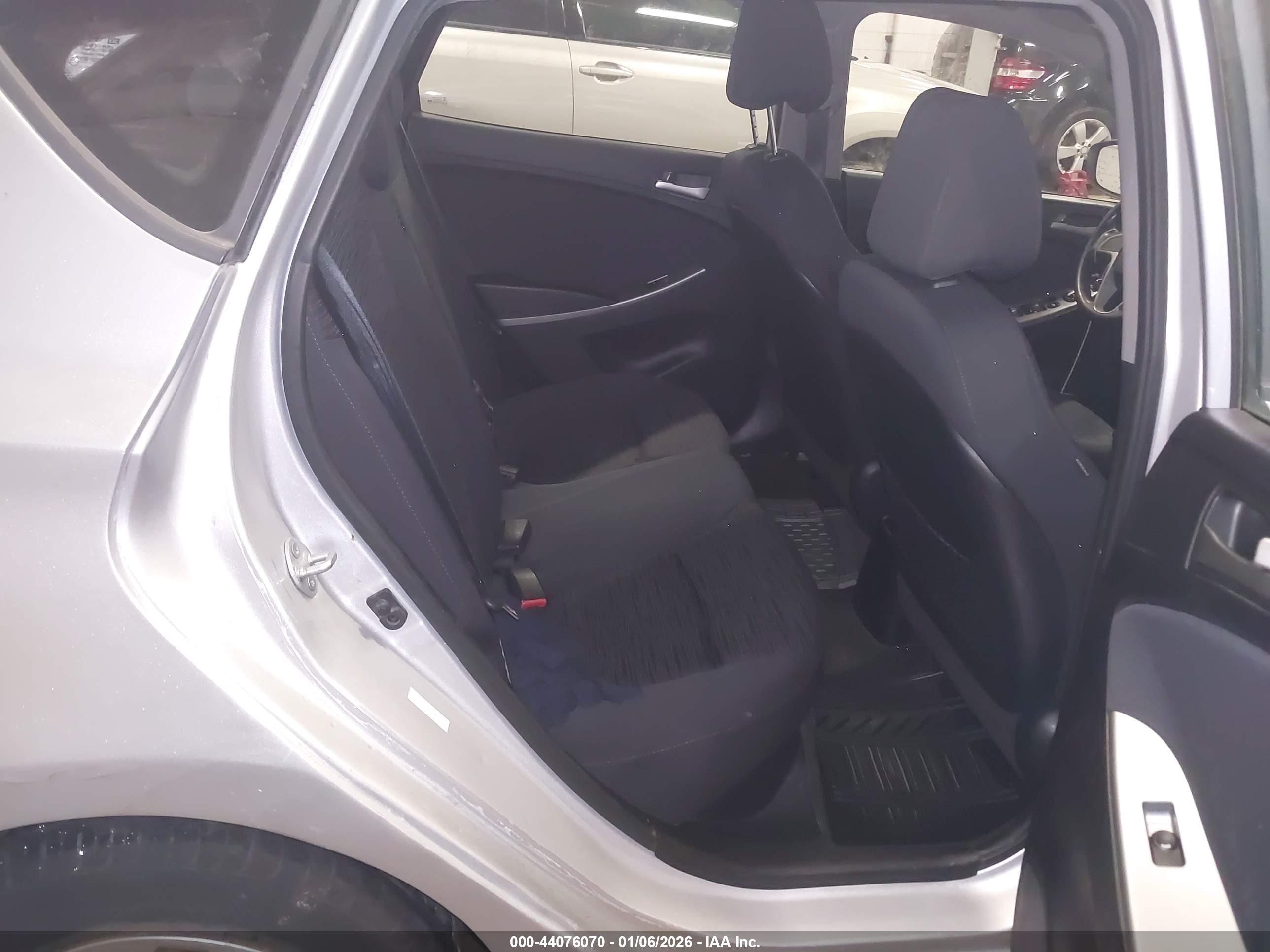 HYUNDAI ACCENT image 8