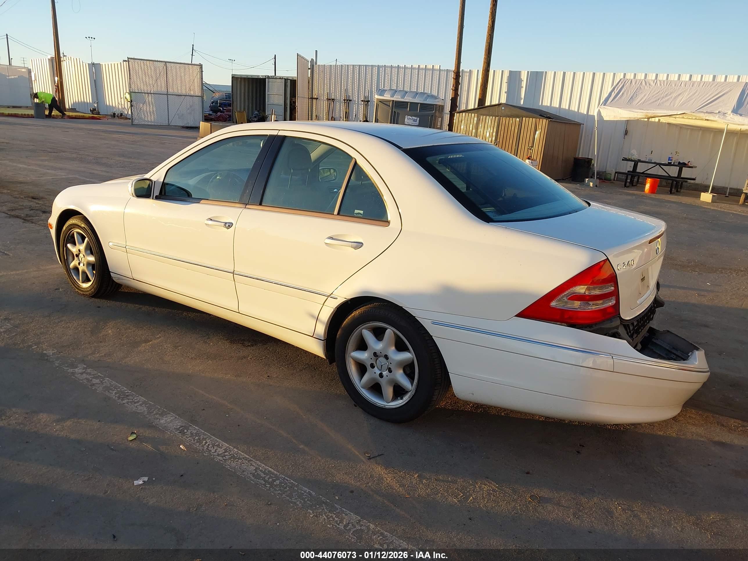 MERCEDES-BENZ C image 3