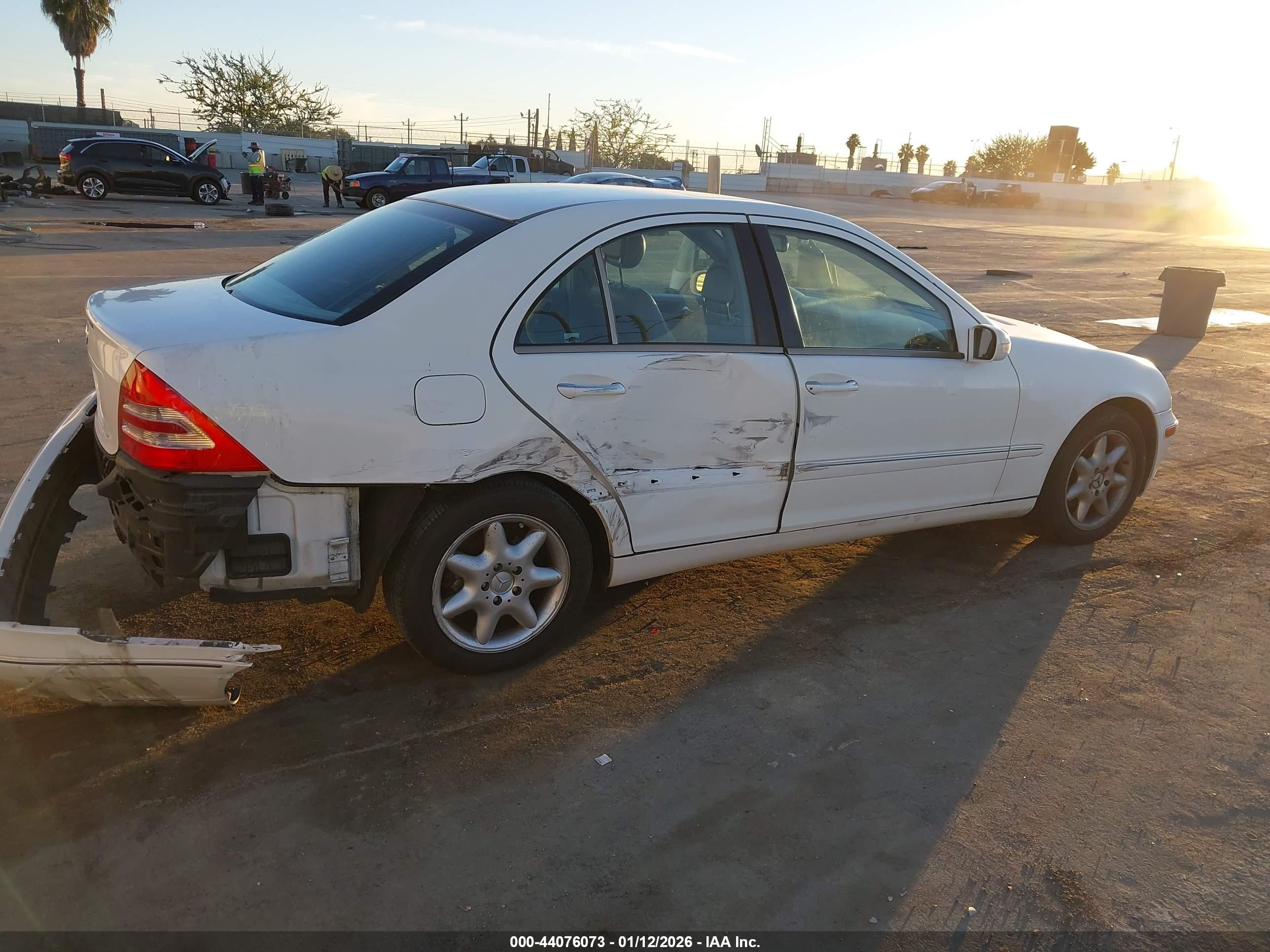 MERCEDES-BENZ C image 4