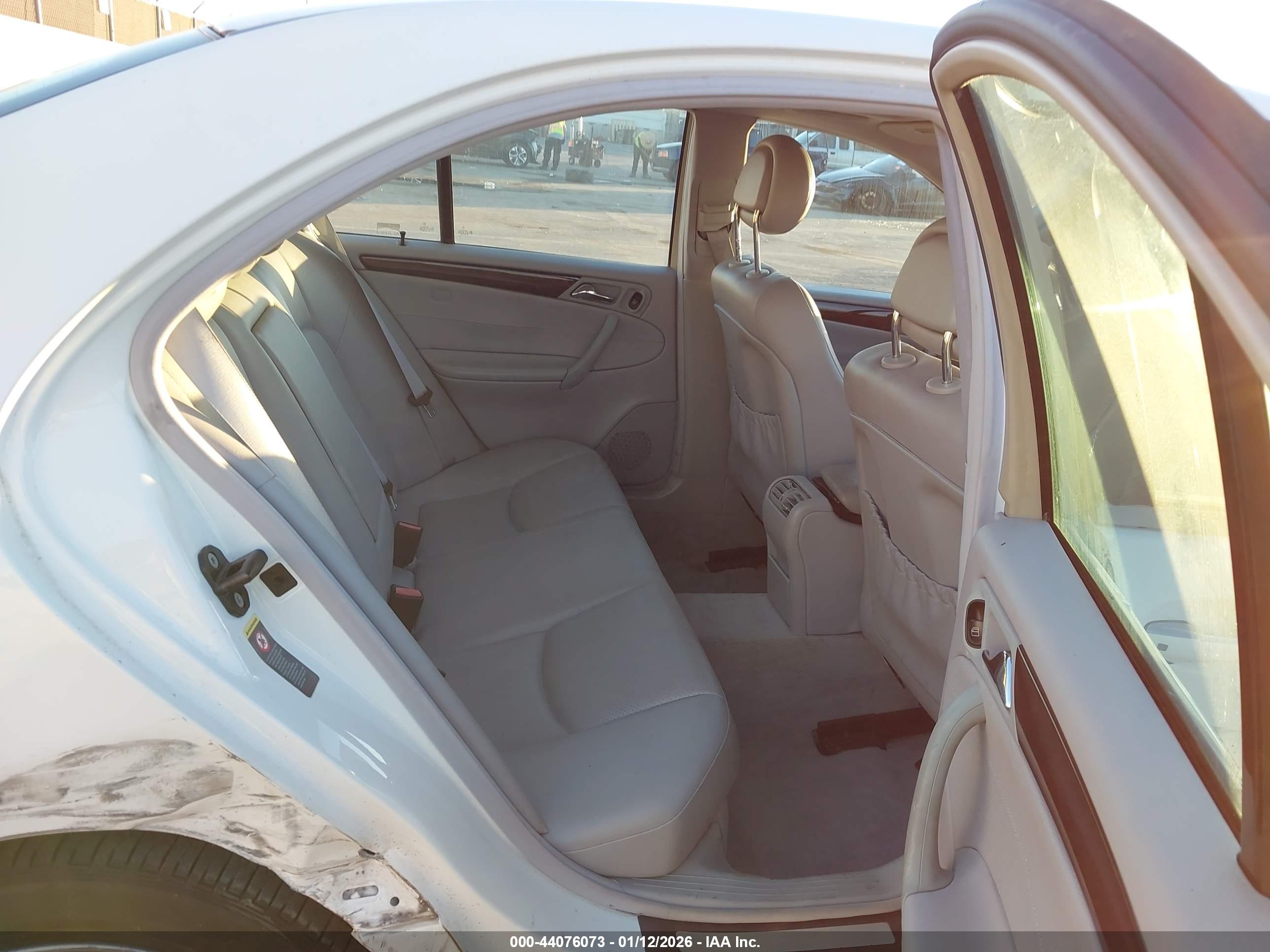 MERCEDES-BENZ C image 8