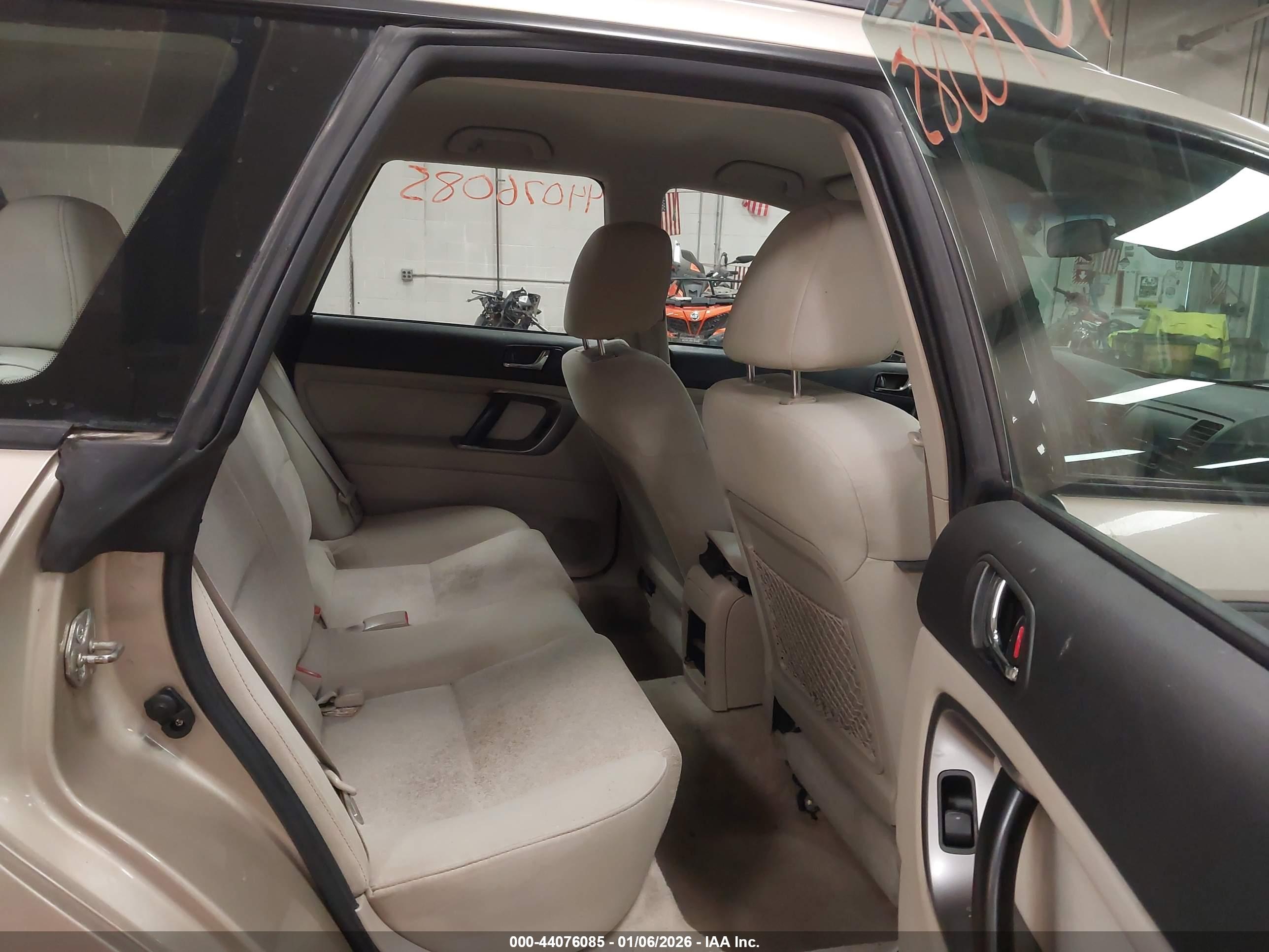 SUBARU OUTBACK image 8