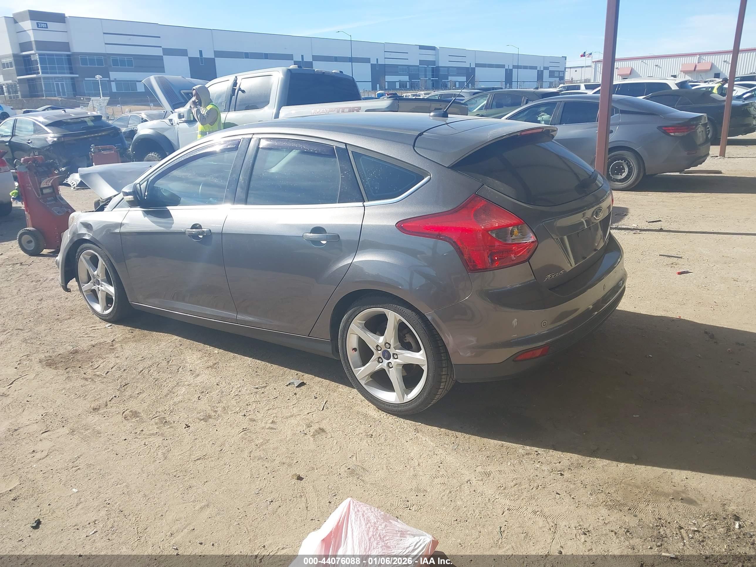 FORD FOCUS image 3