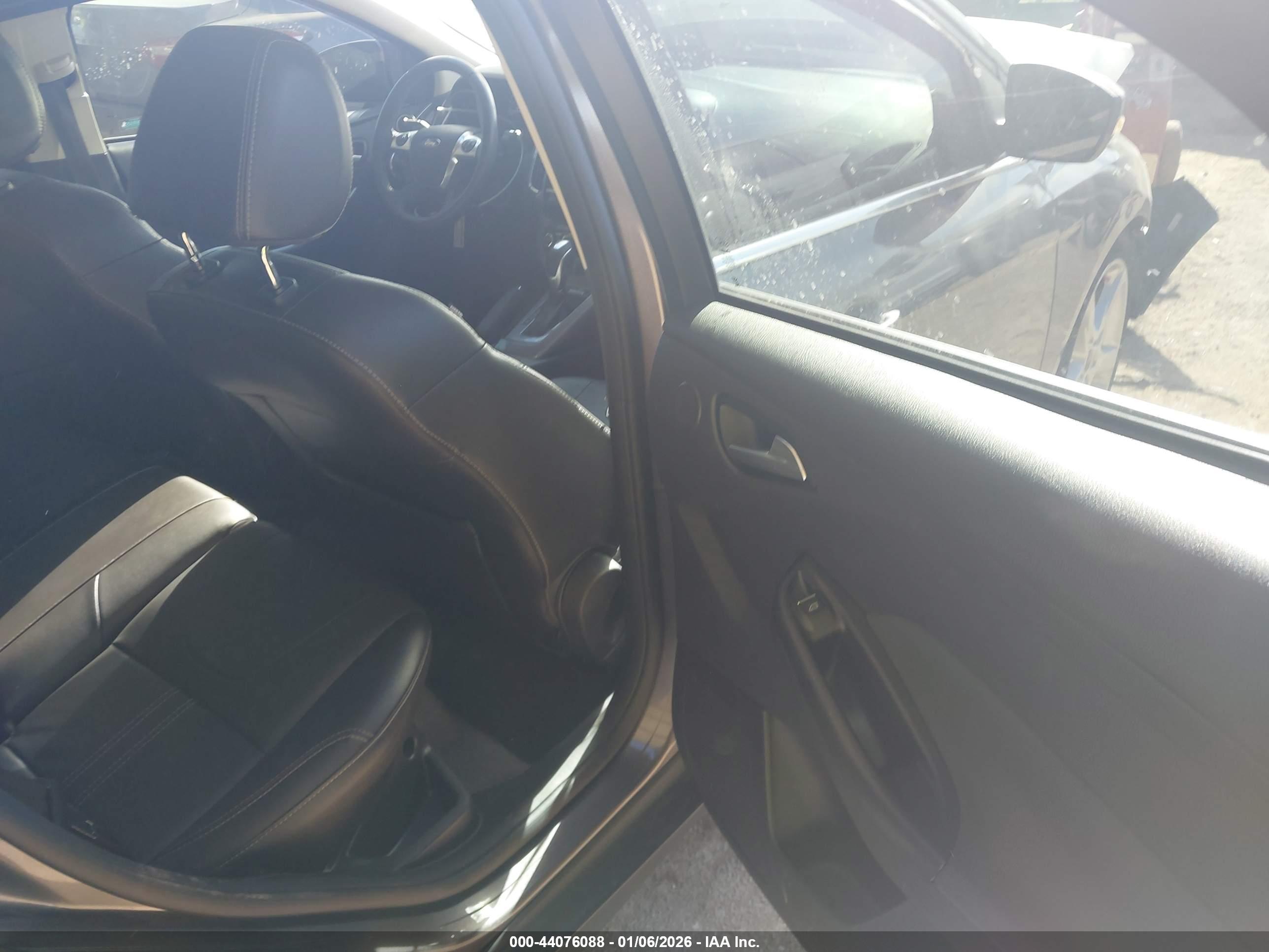 FORD FOCUS image 8