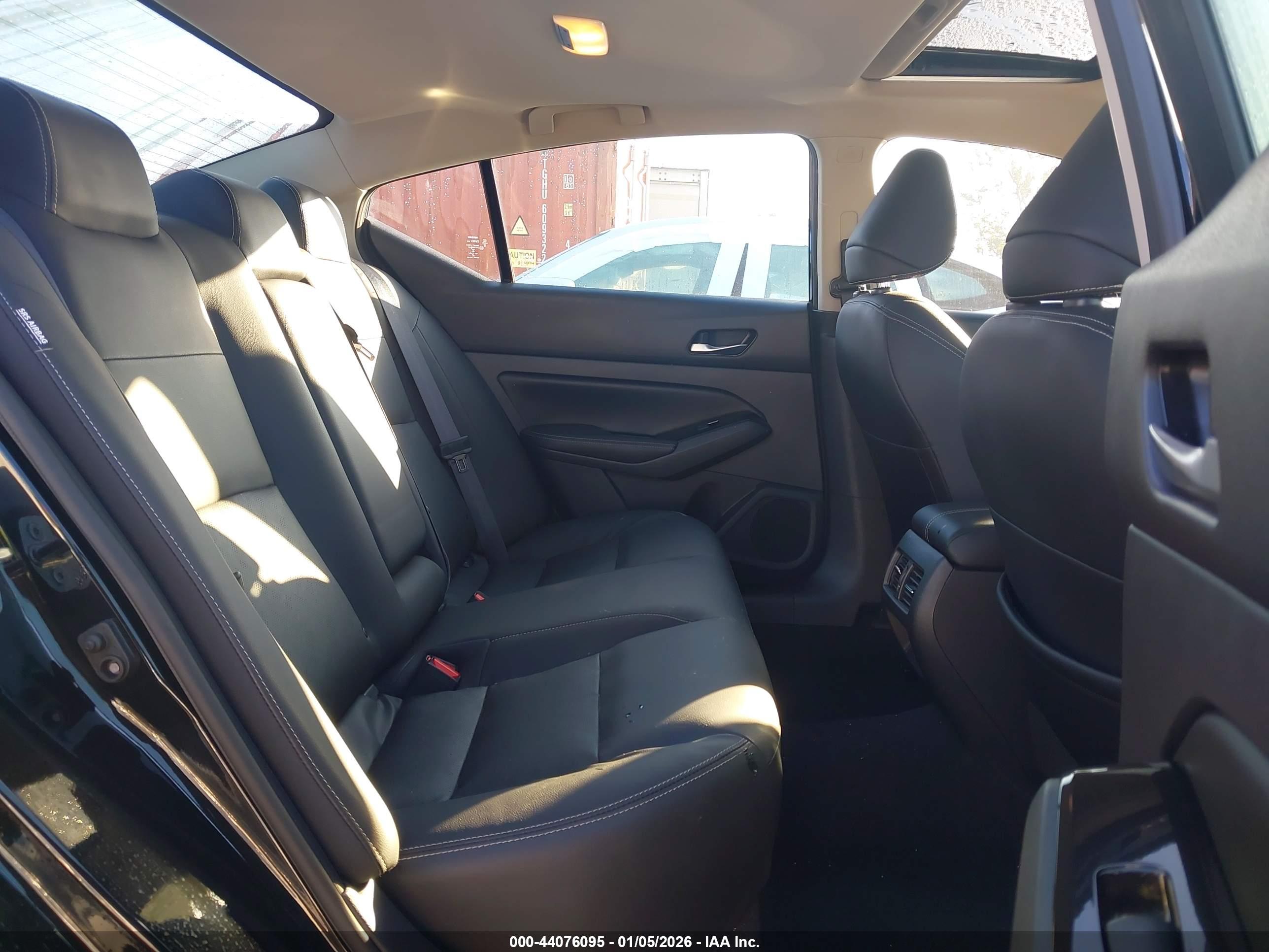 NISSAN ALTIMA image 8