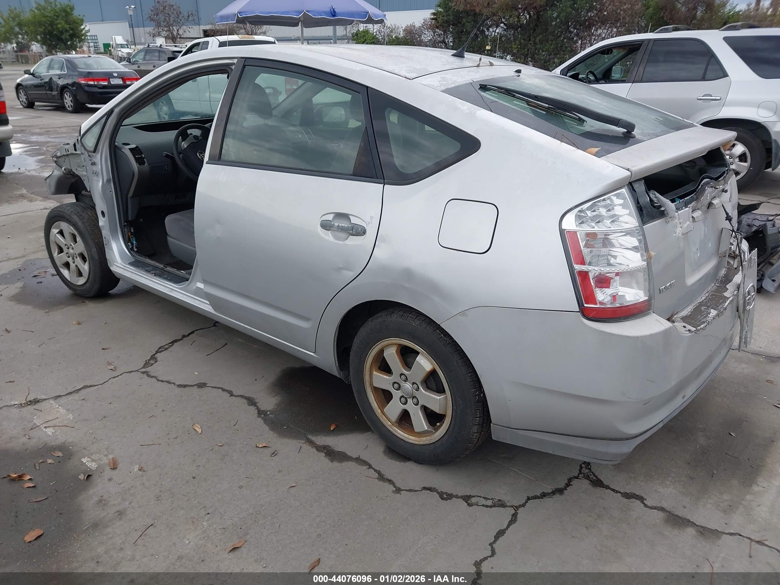 TOYOTA PRIUS image 3