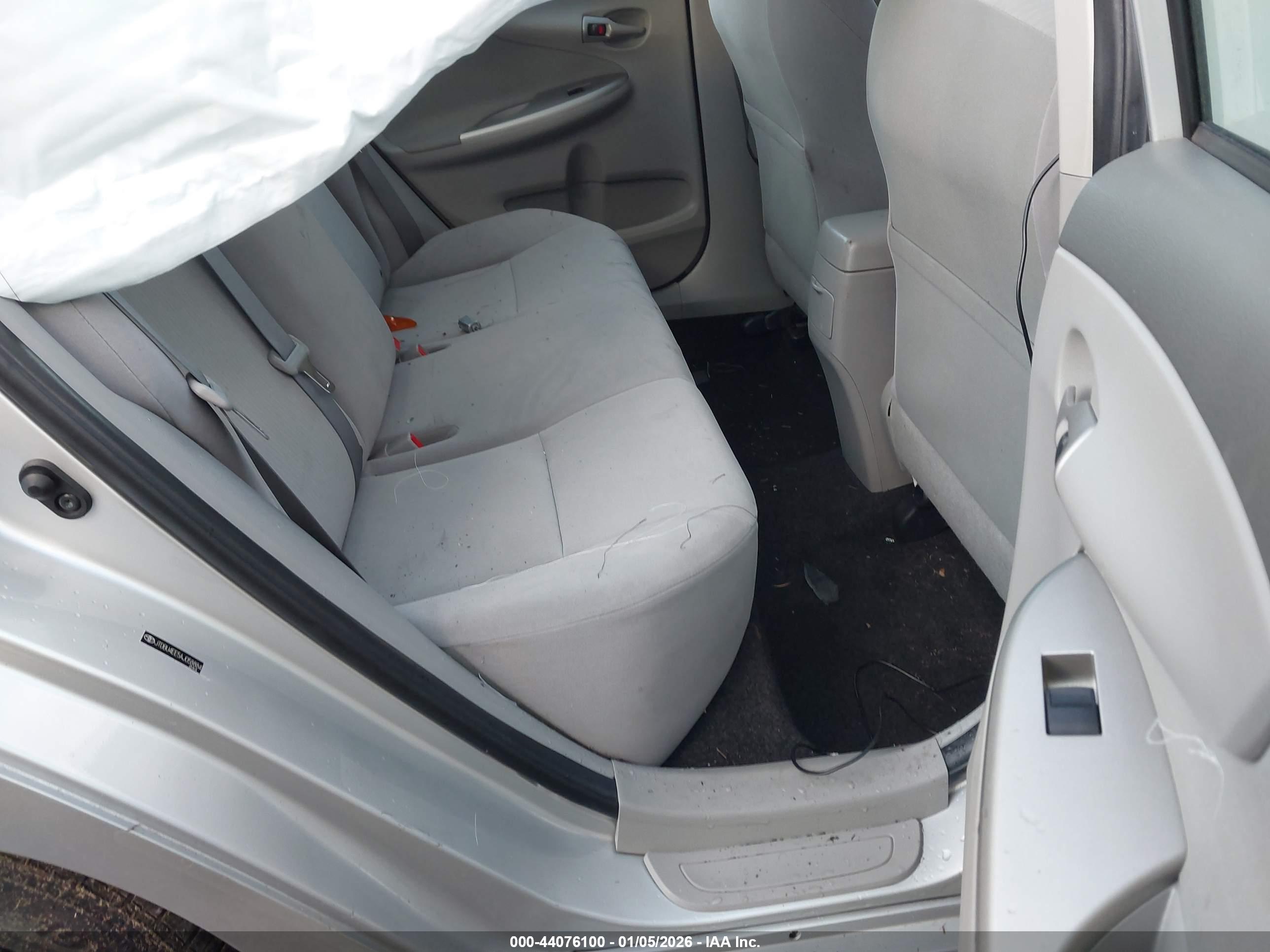 TOYOTA COROLLA image 8