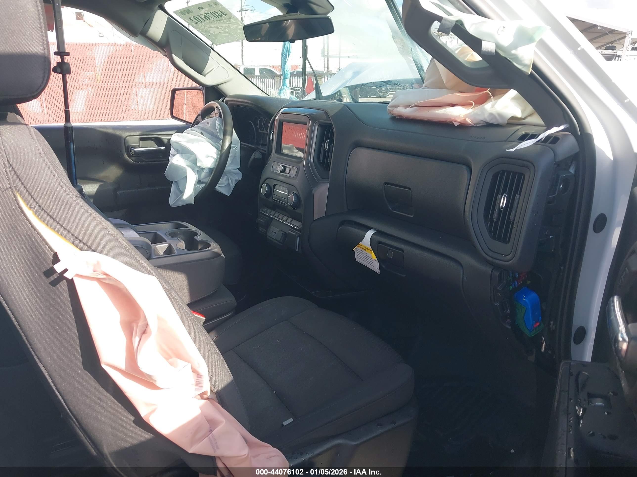 CHEVROLET SILVERADO image 5