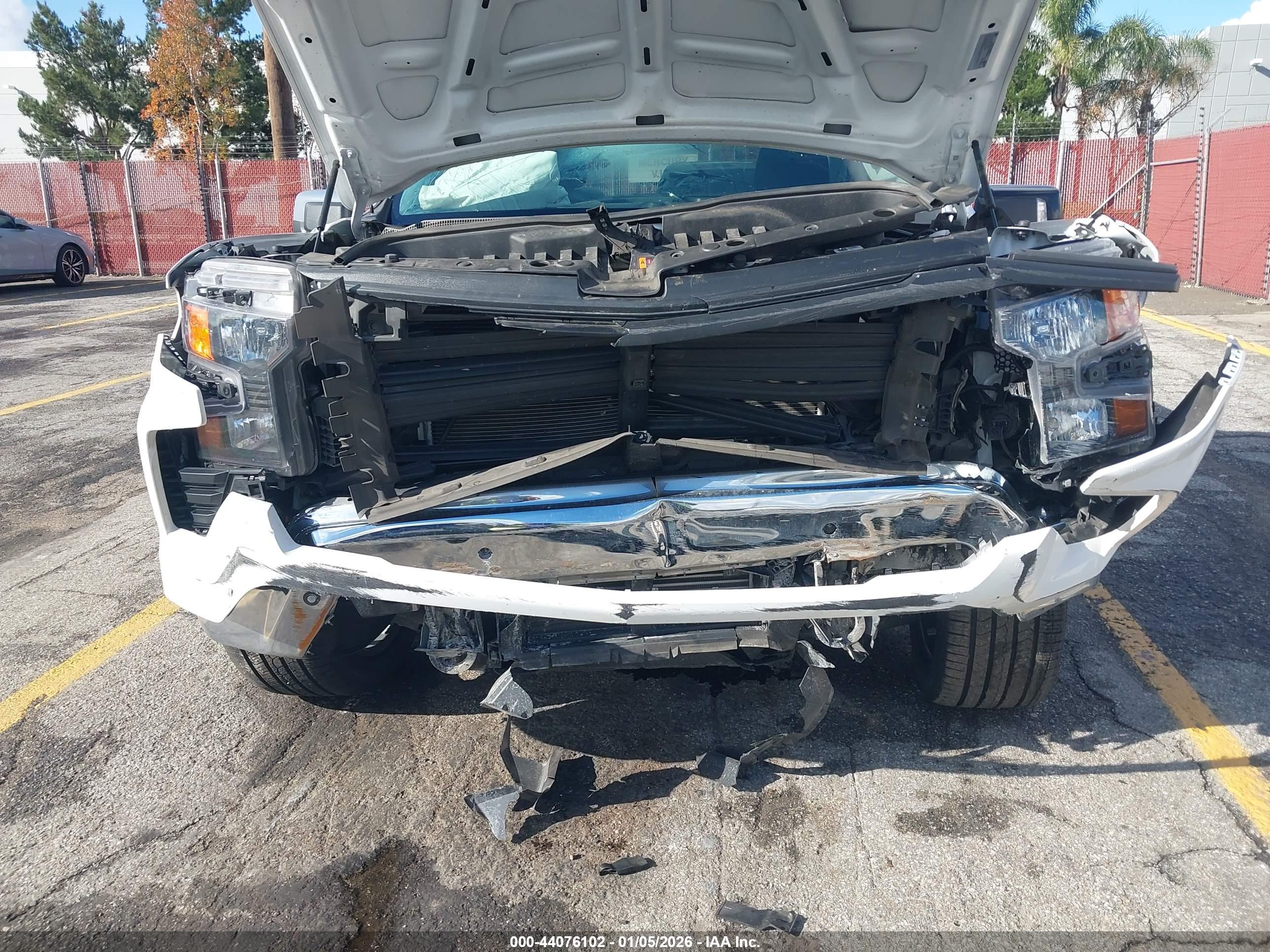 CHEVROLET SILVERADO image 6