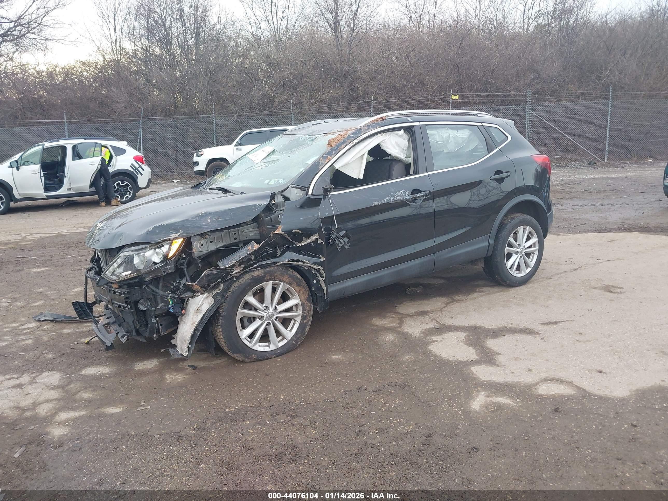 NISSAN ROGUE image 2