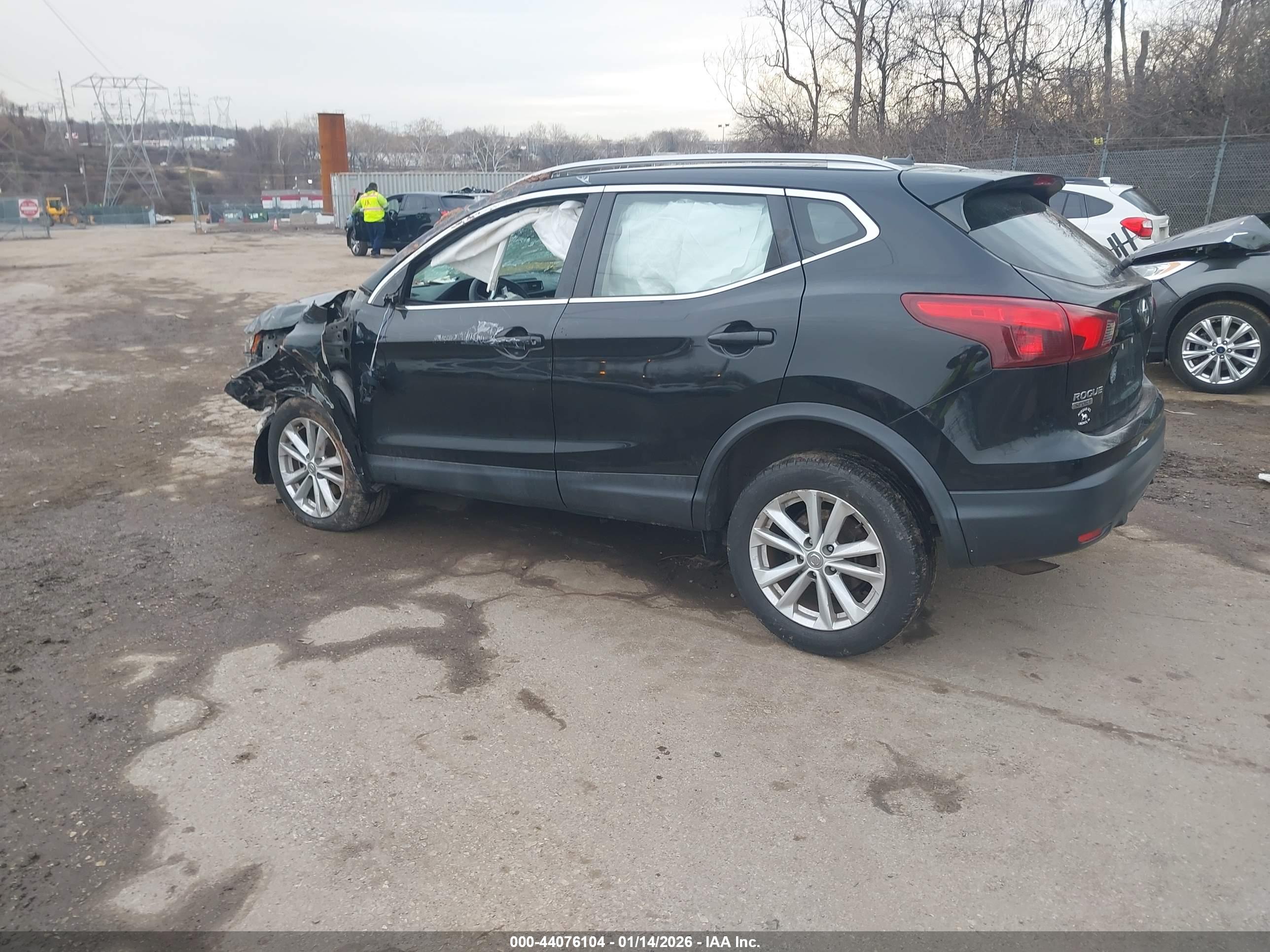 NISSAN ROGUE image 3