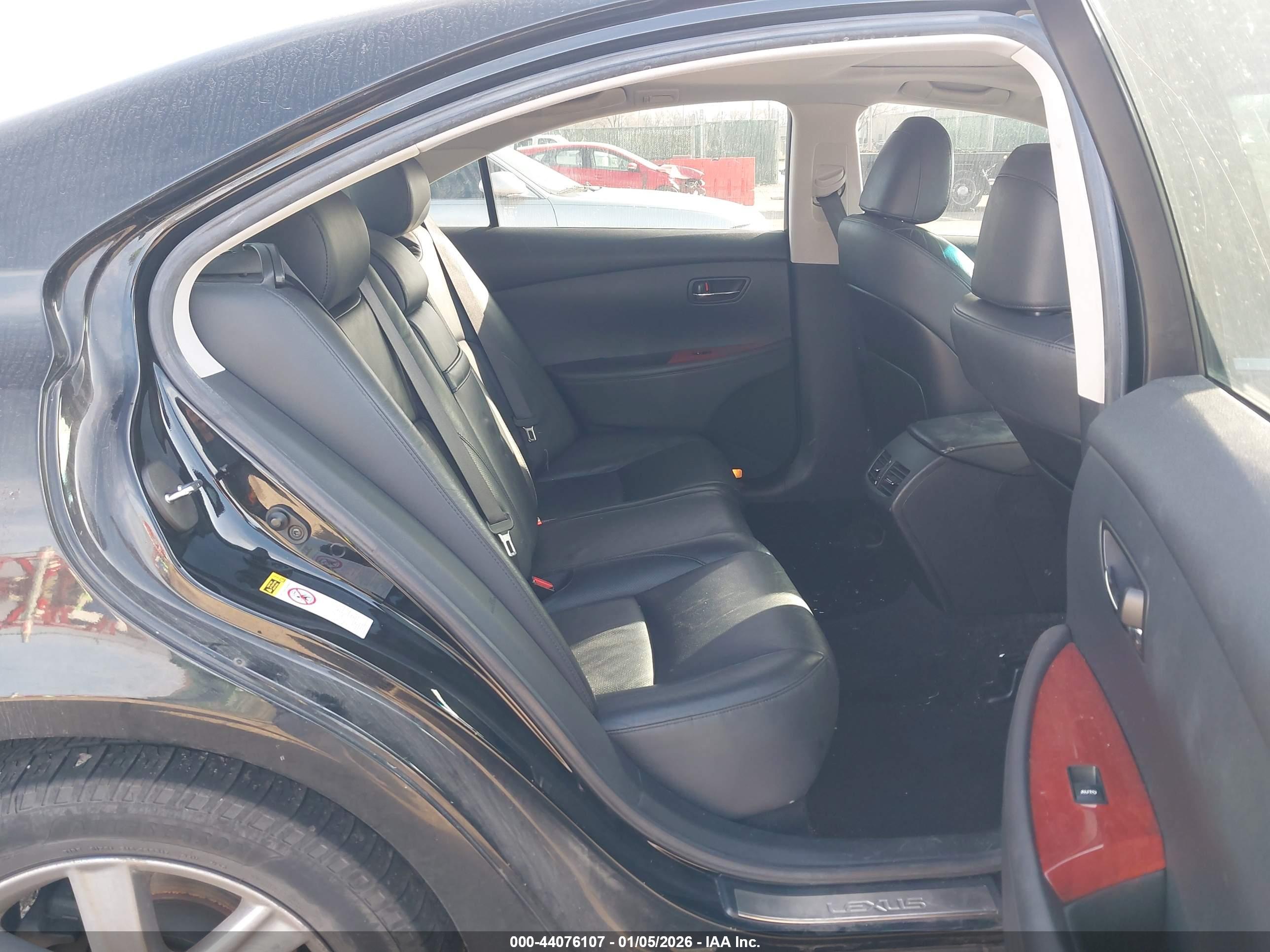 LEXUS ES image 8