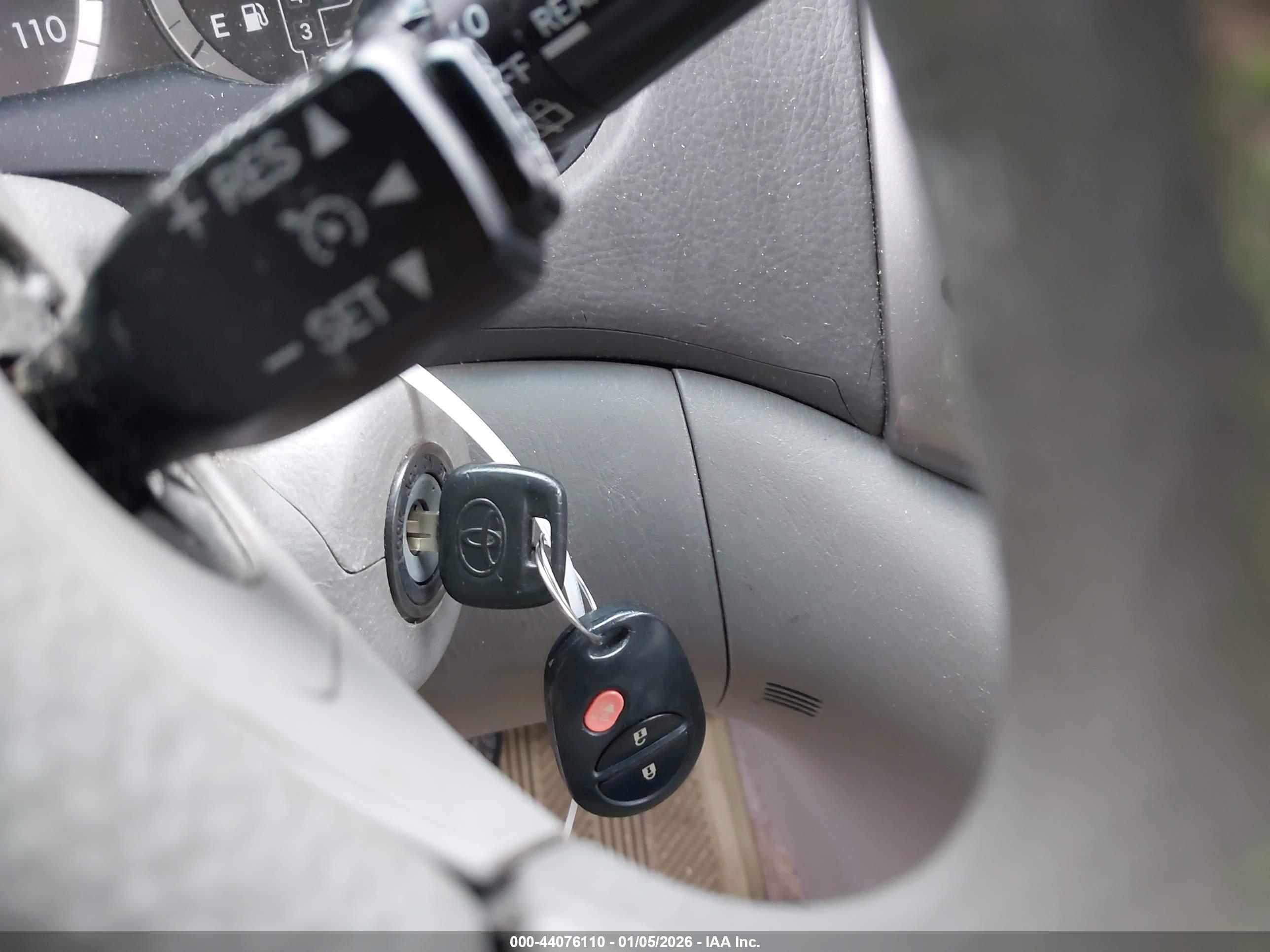 TOYOTA SIENNA image 11