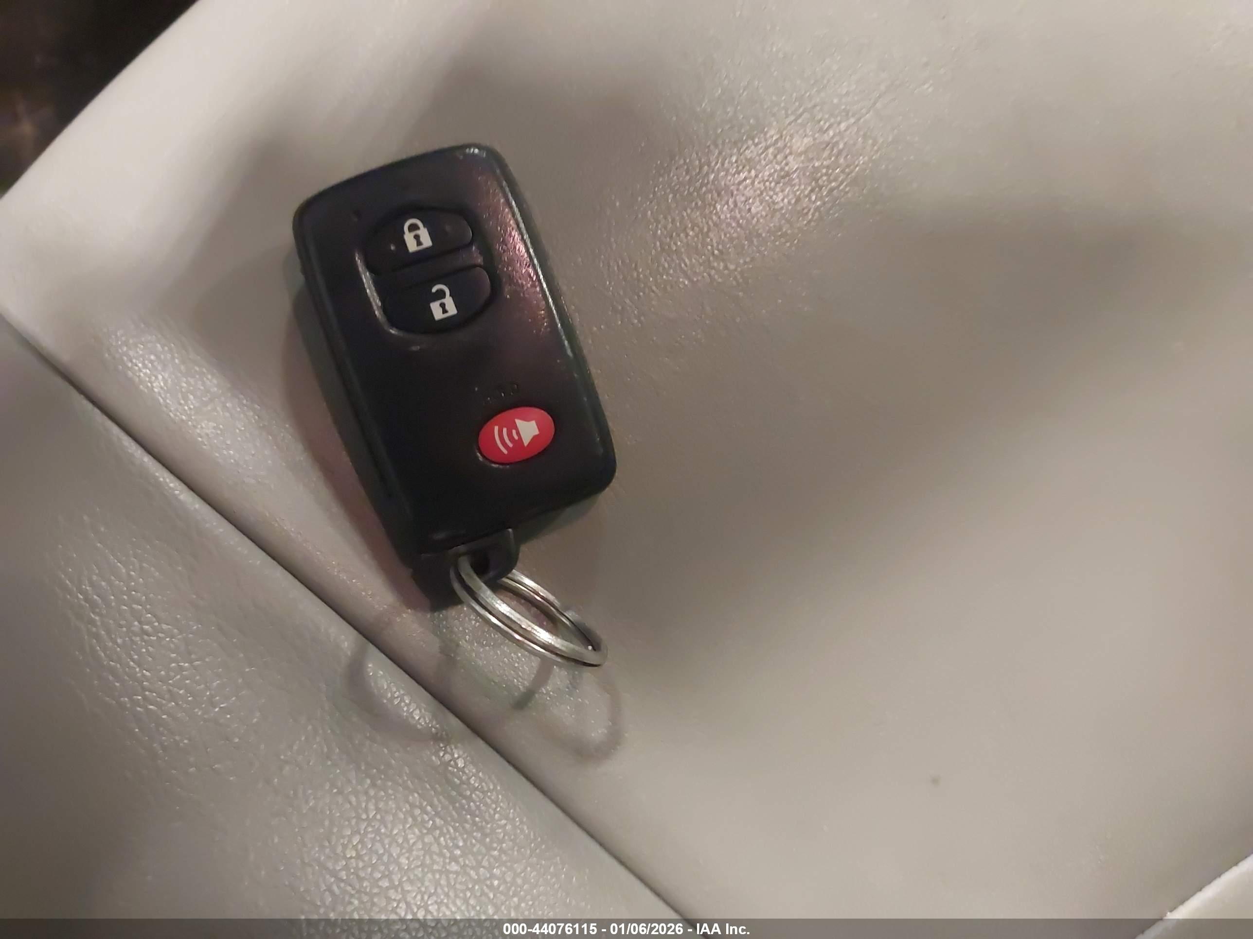 TOYOTA PRIUS image 11