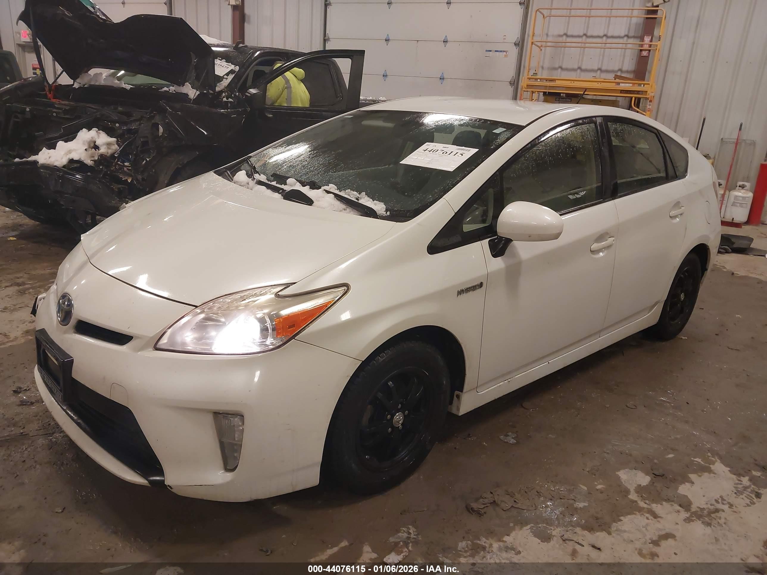 TOYOTA PRIUS image 2