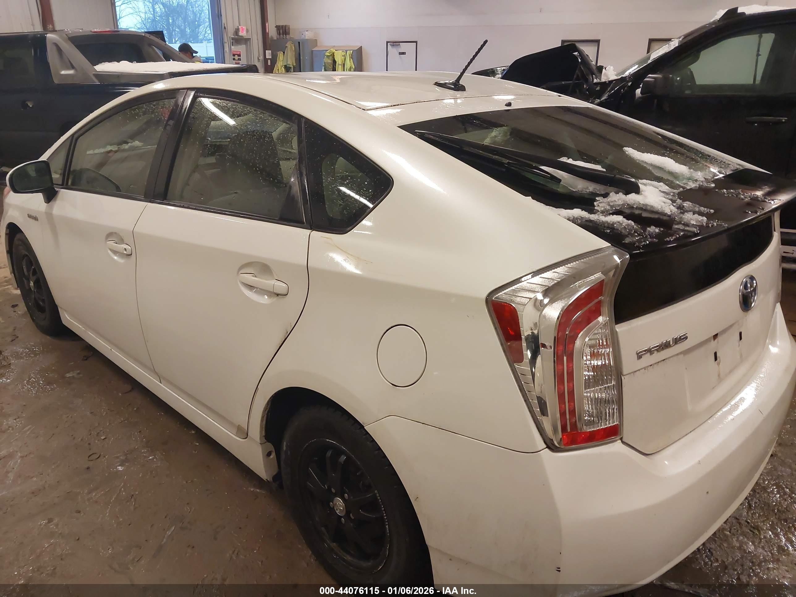 TOYOTA PRIUS image 3