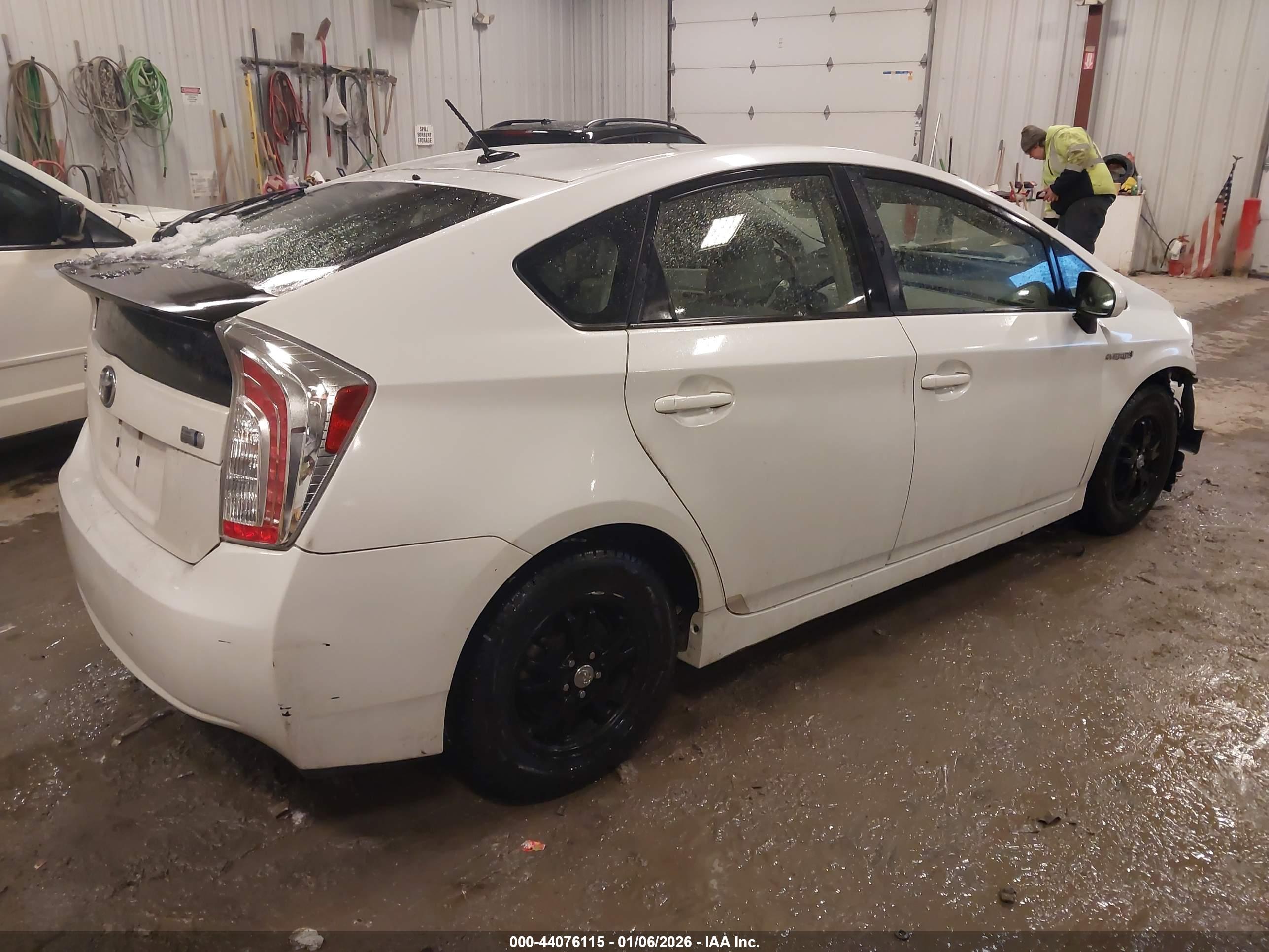 TOYOTA PRIUS image 4