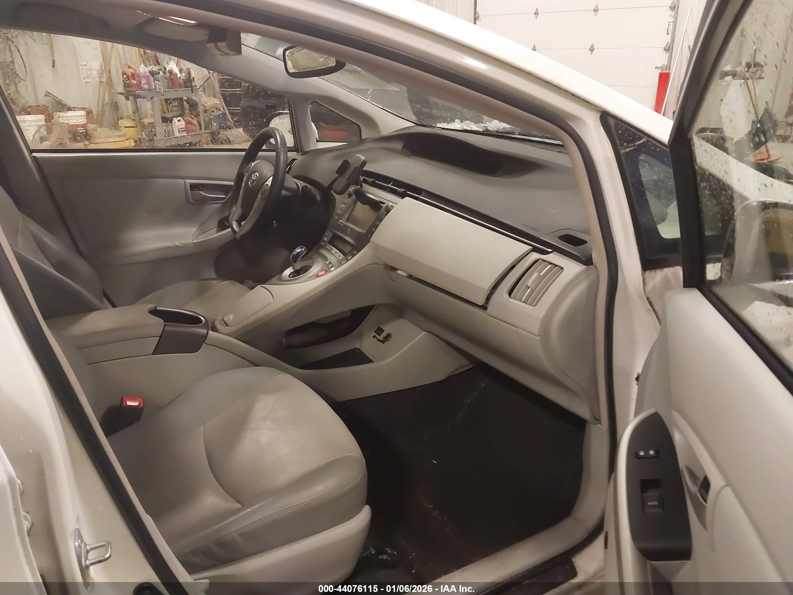 TOYOTA PRIUS image 5