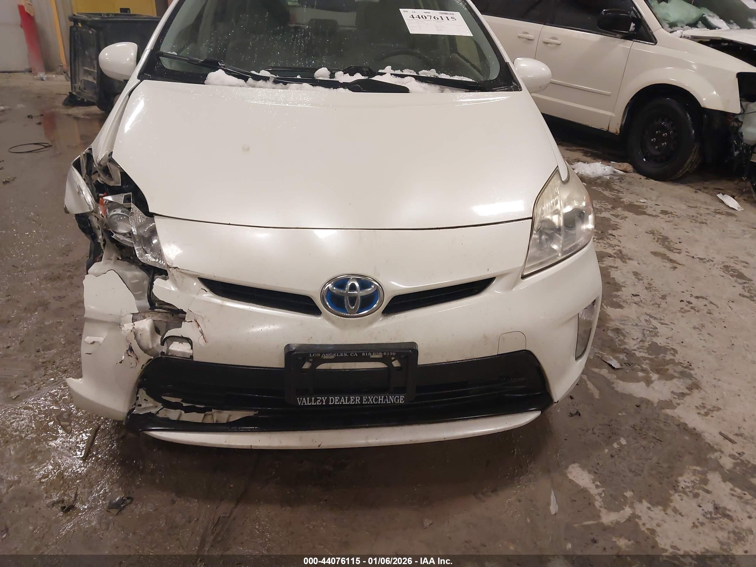 TOYOTA PRIUS image 6