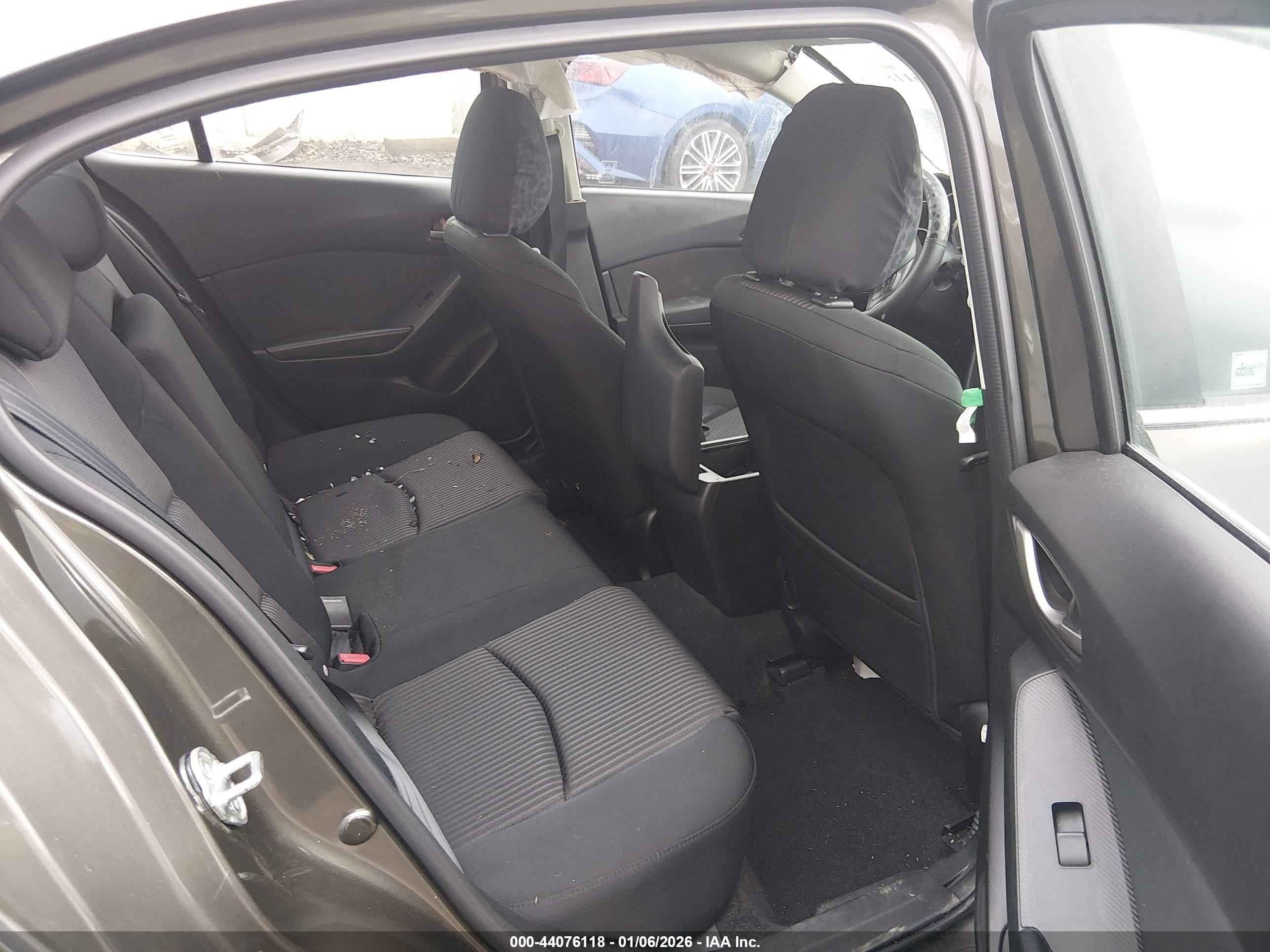 MAZDA MAZDA3 image 8