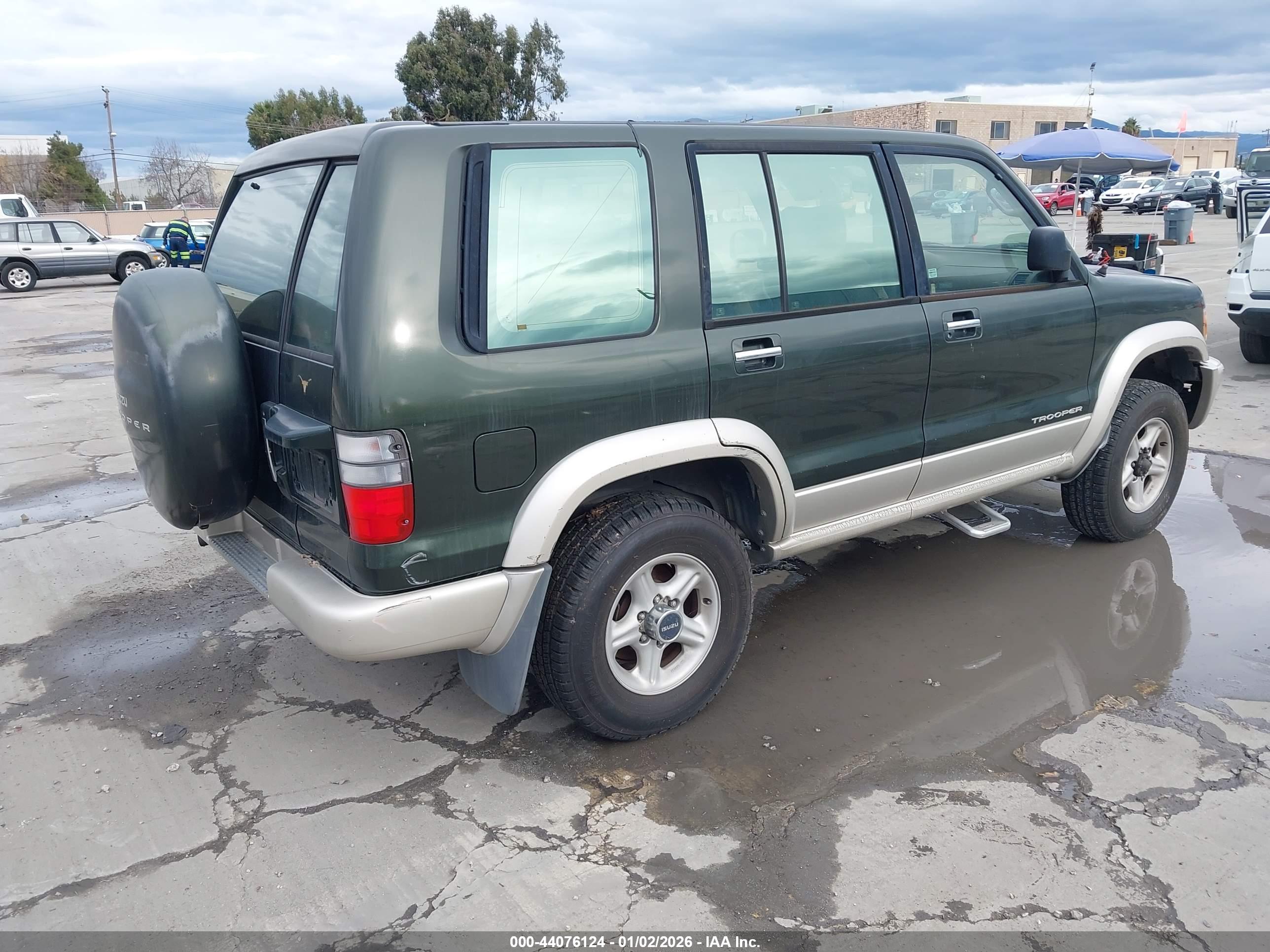 ISUZU TROOPER image 4