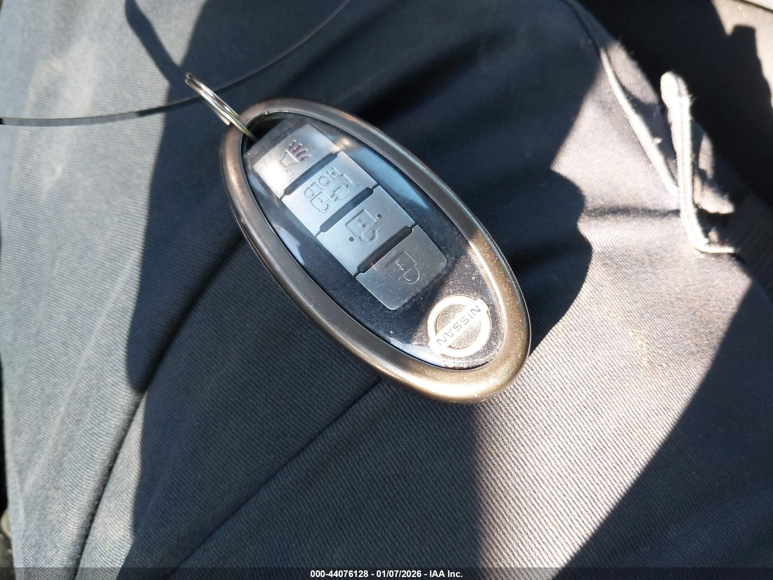 NISSAN LEAF image 11