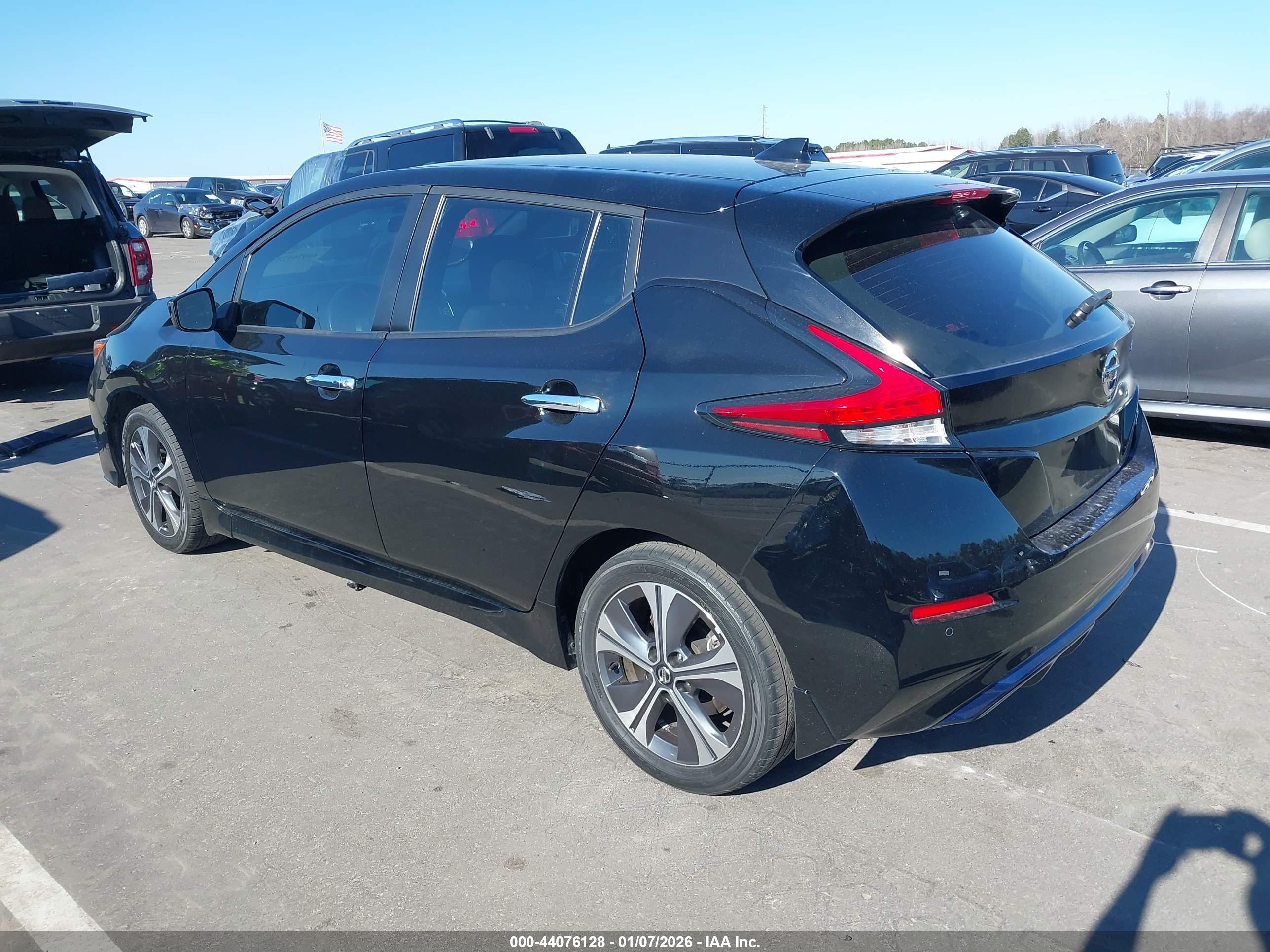 NISSAN LEAF image 3
