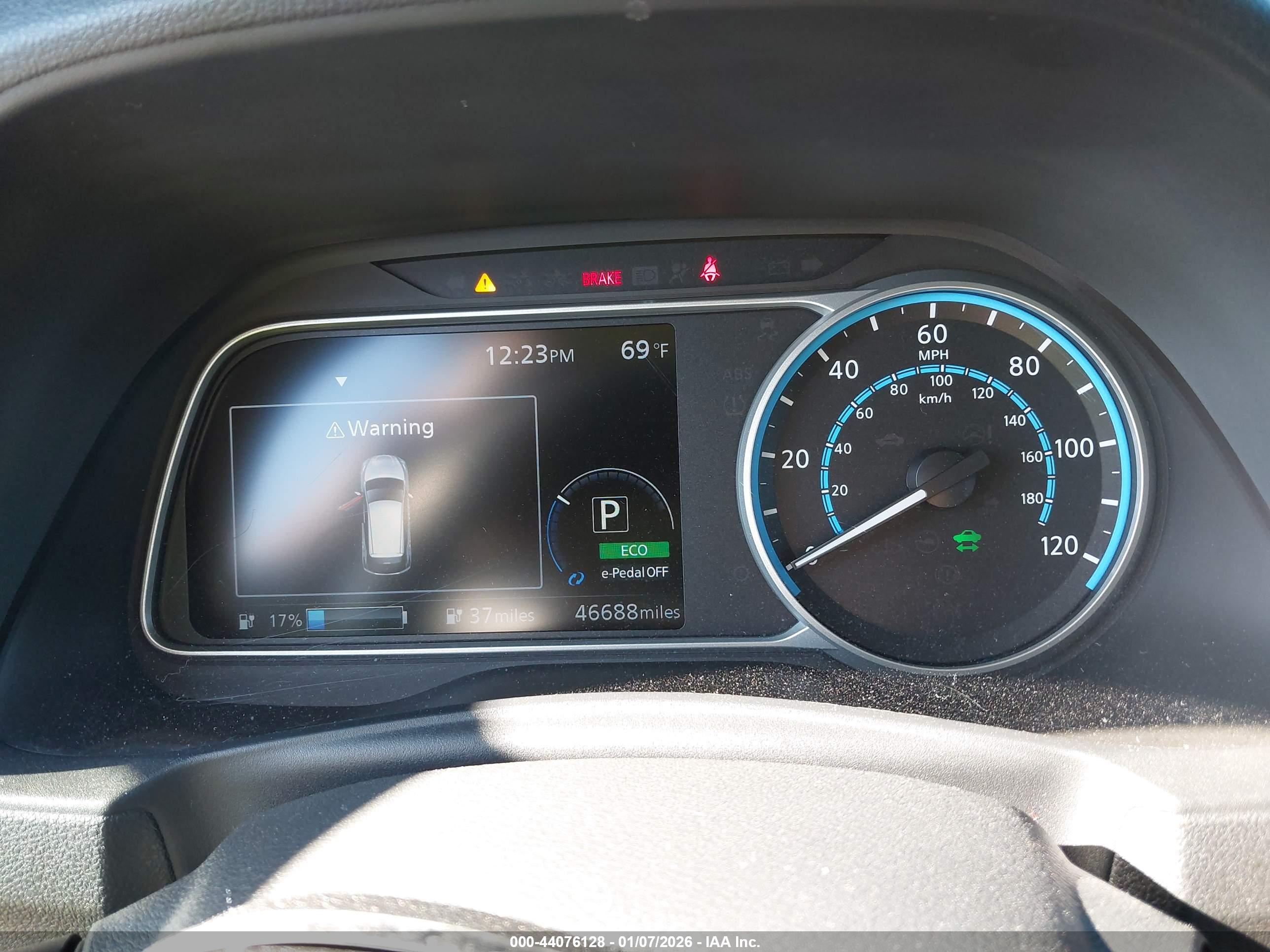 NISSAN LEAF image 7
