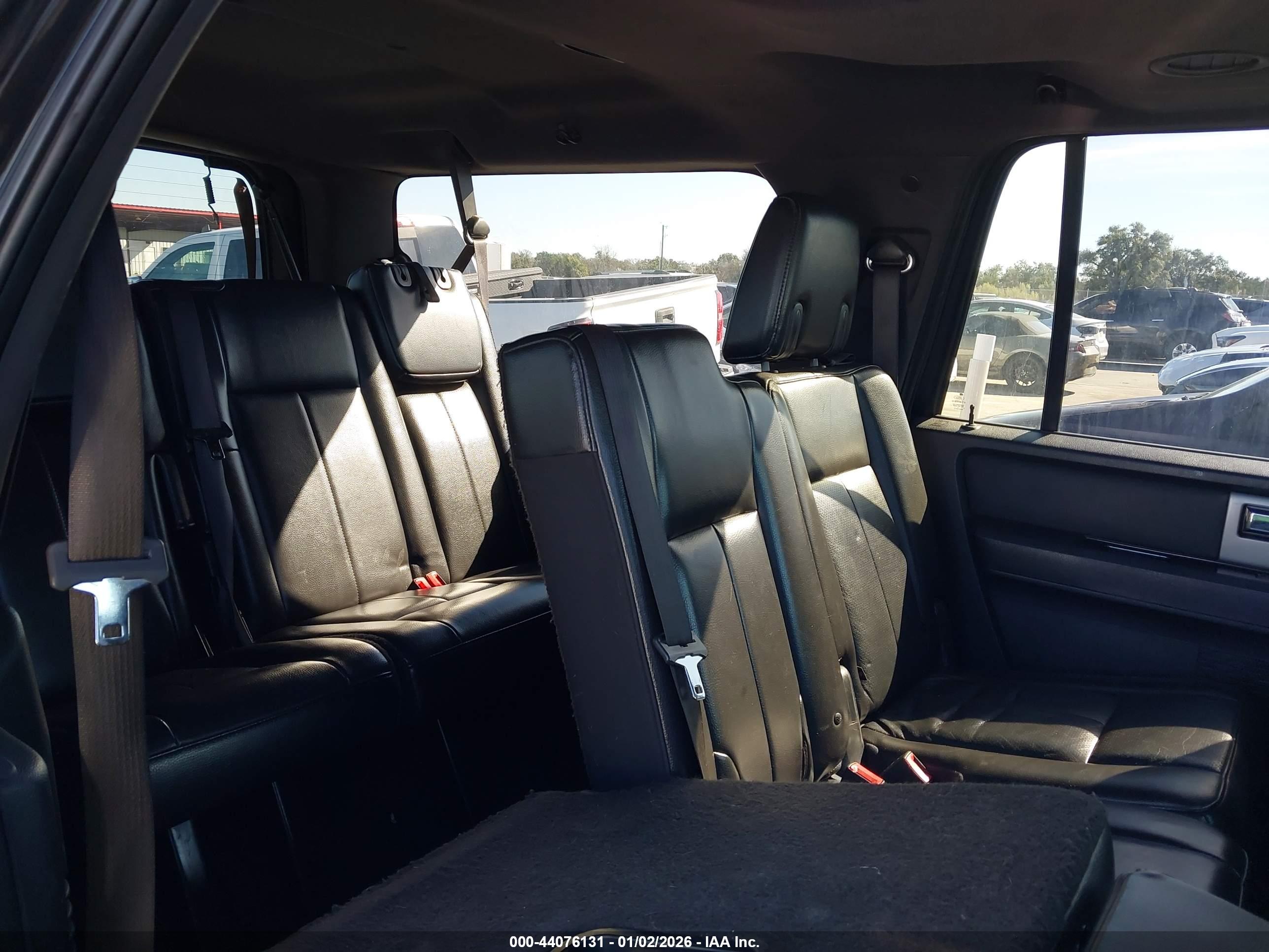 FORD EXPEDITION image 8