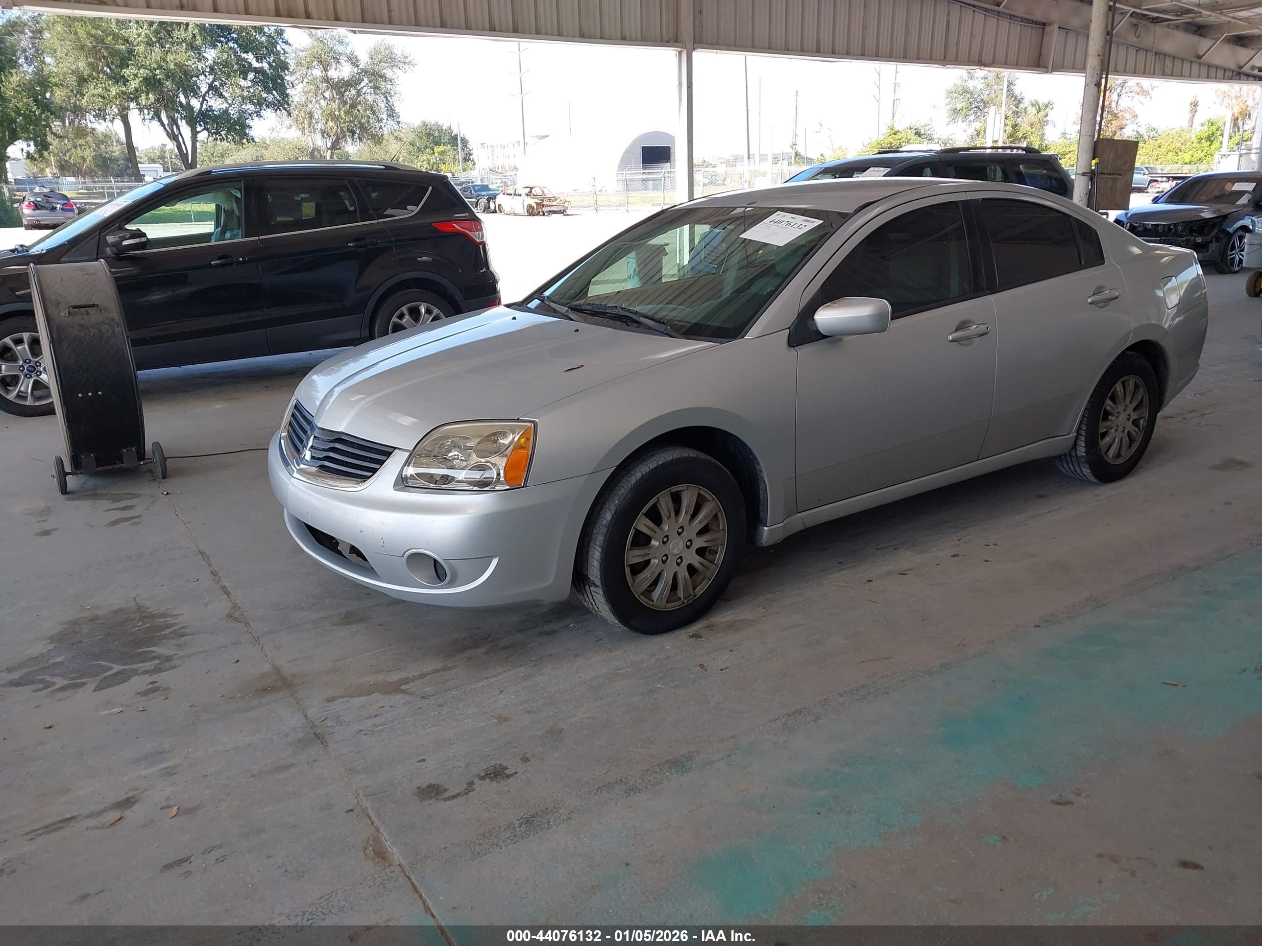 MITSUBISHI GALANT image 2